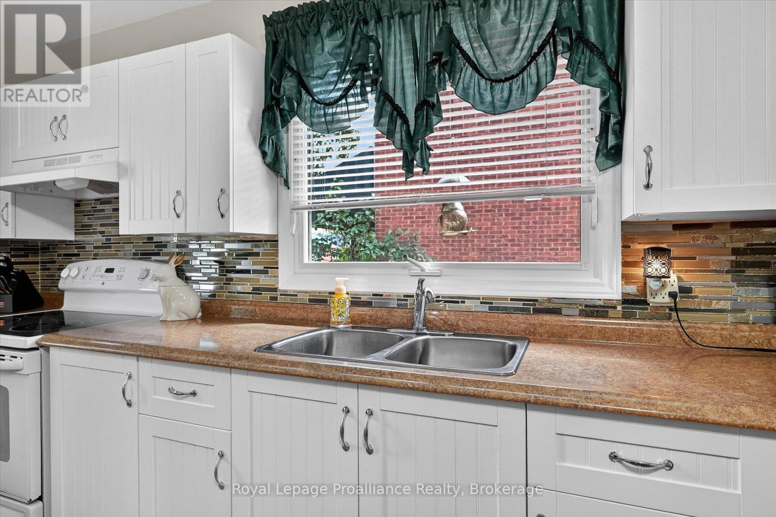 837 Sherburne Street, Peterborough (Otonabee Ward 1), Ontario  K9J 3B7 - Photo 7 - X13719424