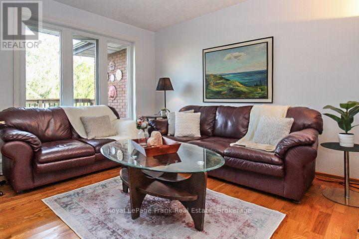 1561 Cherryhill Road, Peterborough (Monaghan Ward 2), Ontario  K9K 1A7 - Photo 10 - X13723142