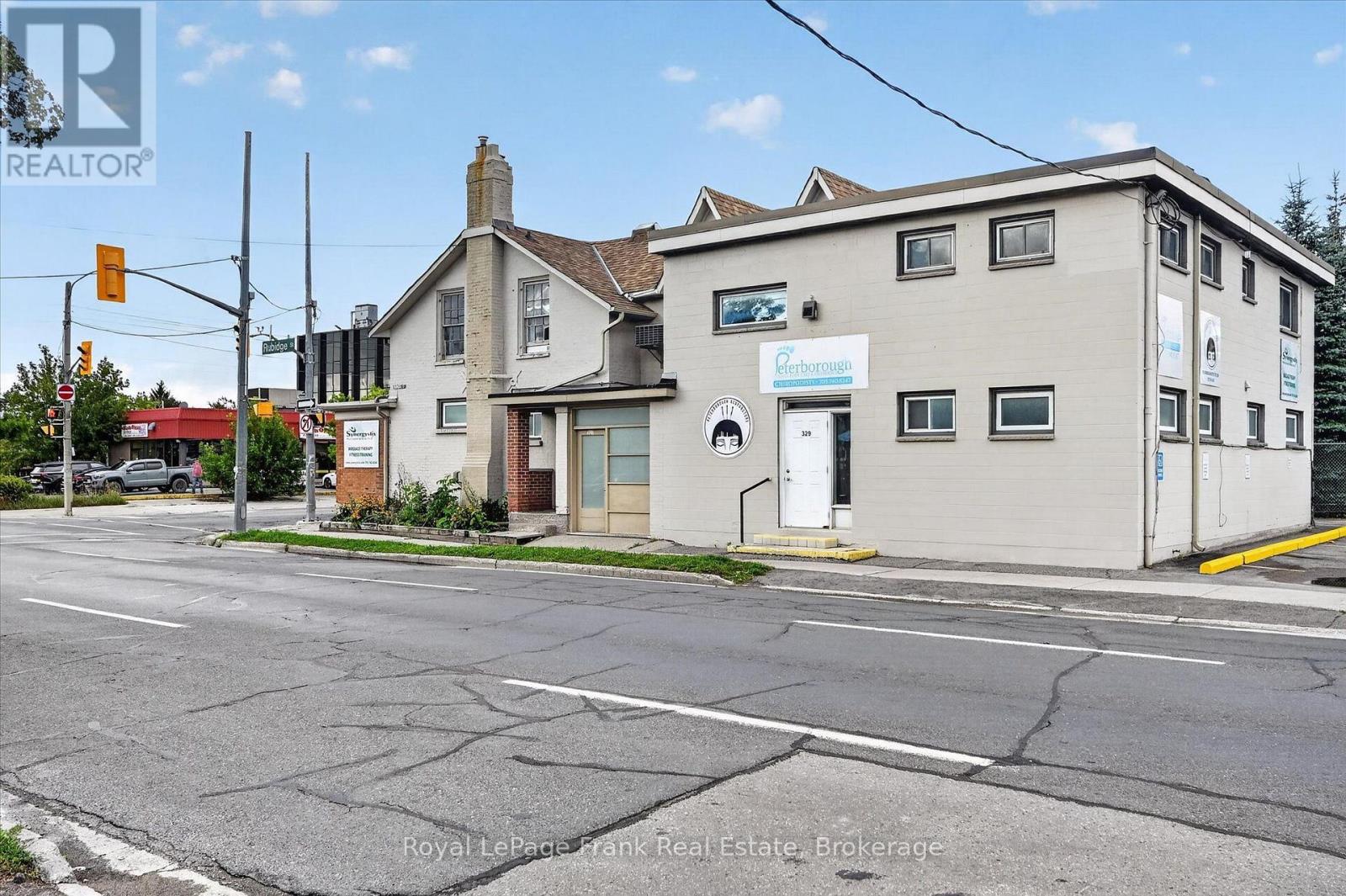 308 Charlotte Street, Peterborough (Town Ward 3), Ontario  K9J 2V7 - Photo 3 - X13723538