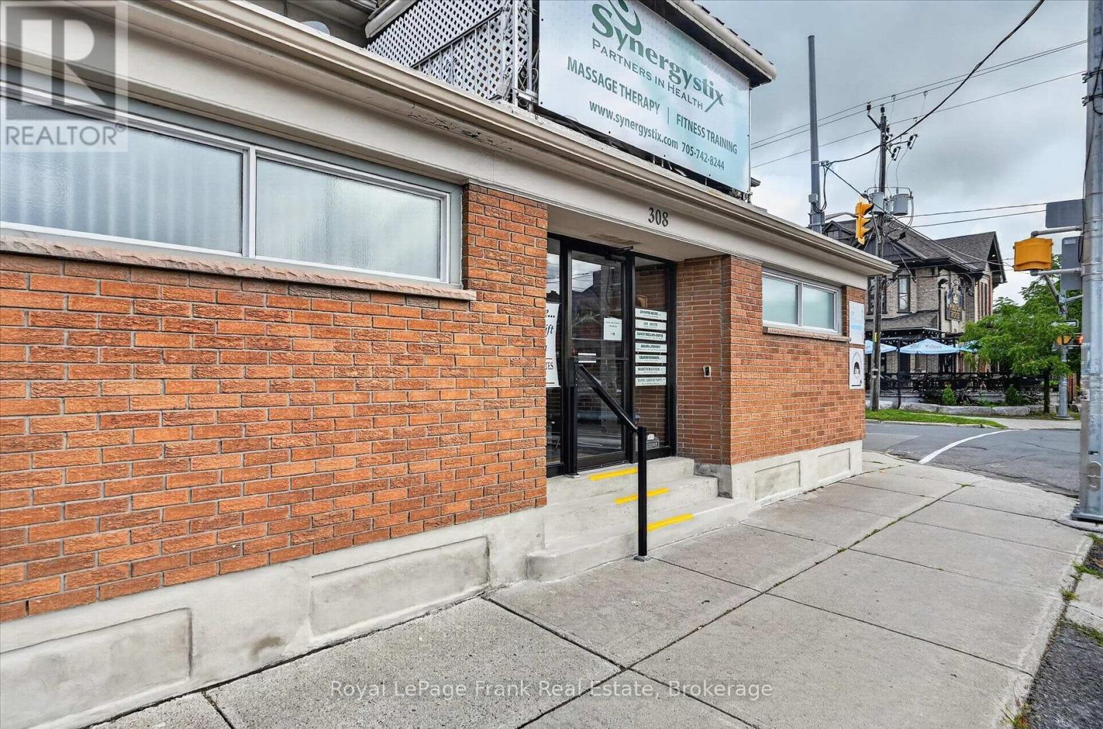 308 Charlotte Street, Peterborough (Town Ward 3), Ontario  K9J 2V7 - Photo 4 - X13723538