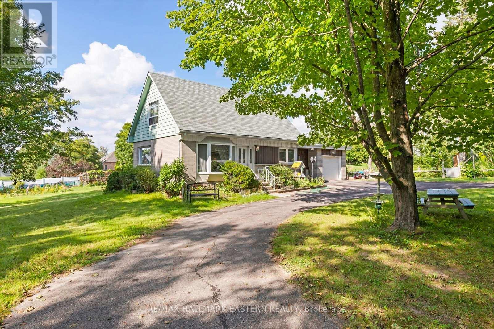 1932 Sherbrooke Street W, Peterborough (Monaghan Ward 2), Ontario  K9J 6X4 - Photo 2 - X13723858