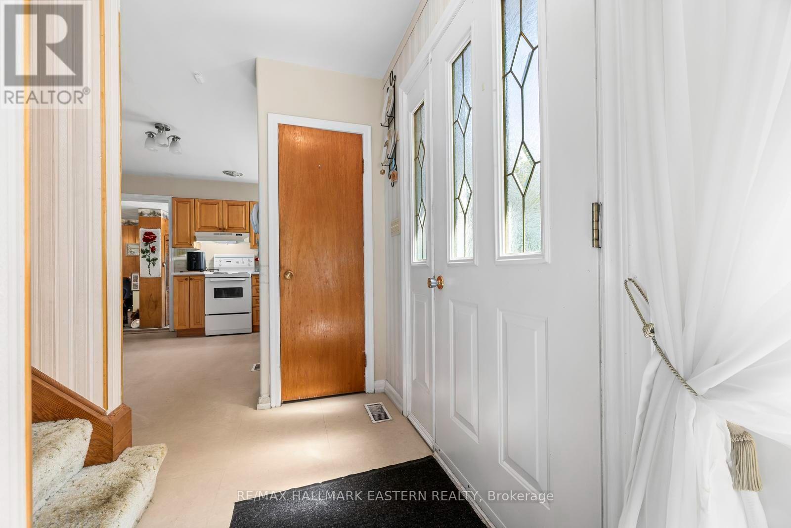 1932 Sherbrooke Street W, Peterborough (Monaghan Ward 2), Ontario  K9J 6X4 - Photo 3 - X13723858