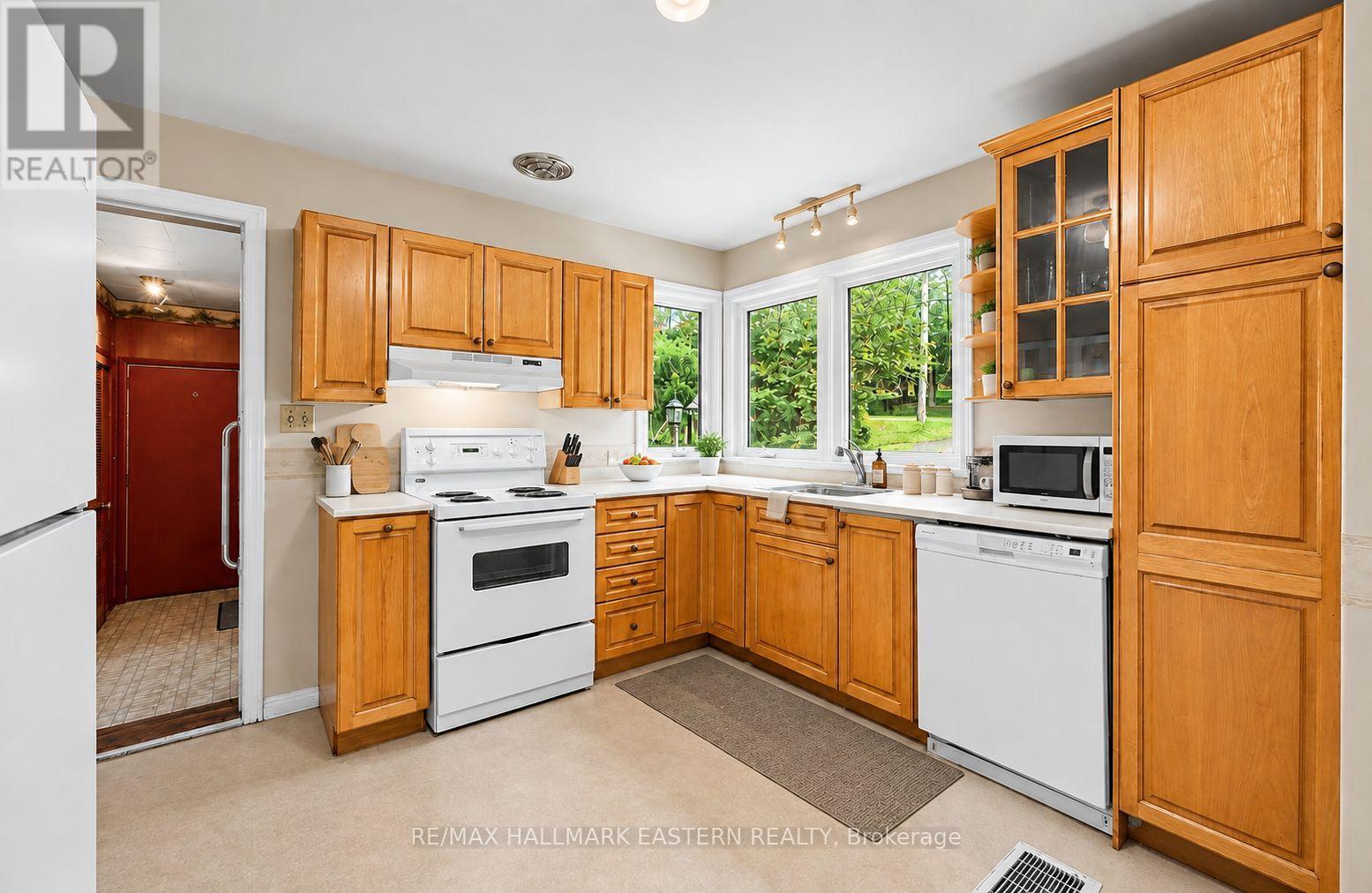 1932 Sherbrooke Street W, Peterborough (Monaghan Ward 2), Ontario  K9J 6X4 - Photo 8 - X13723858