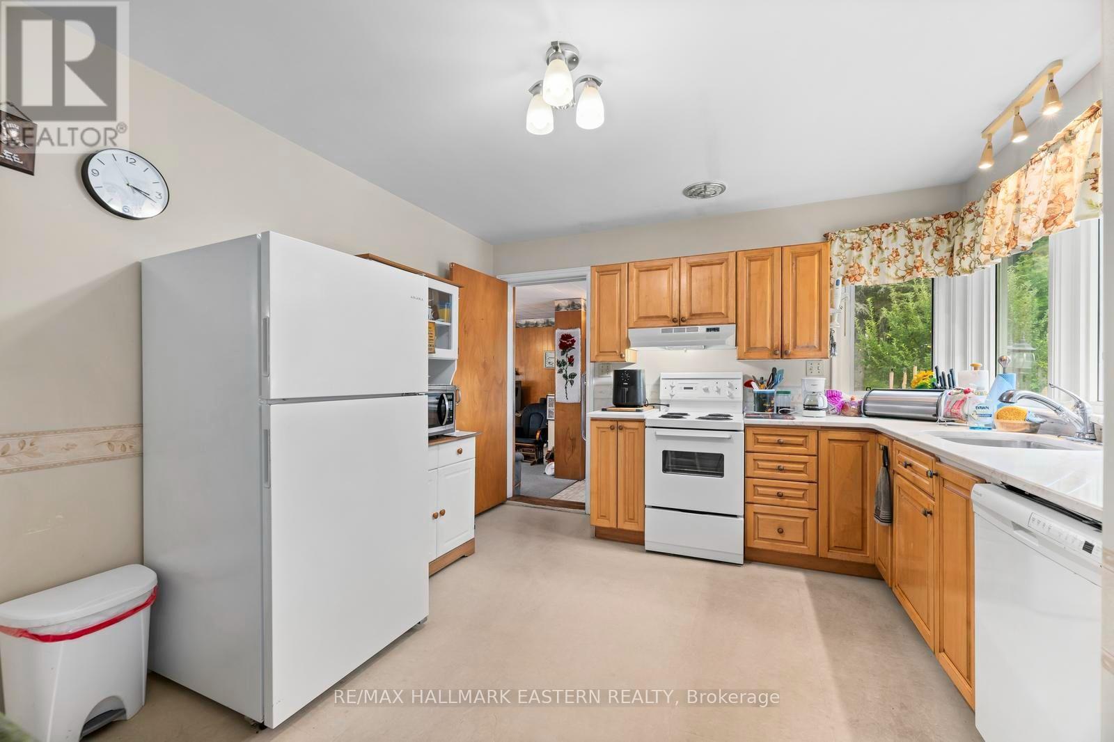 1932 Sherbrooke Street W, Peterborough (Monaghan Ward 2), Ontario  K9J 6X4 - Photo 9 - X13723858