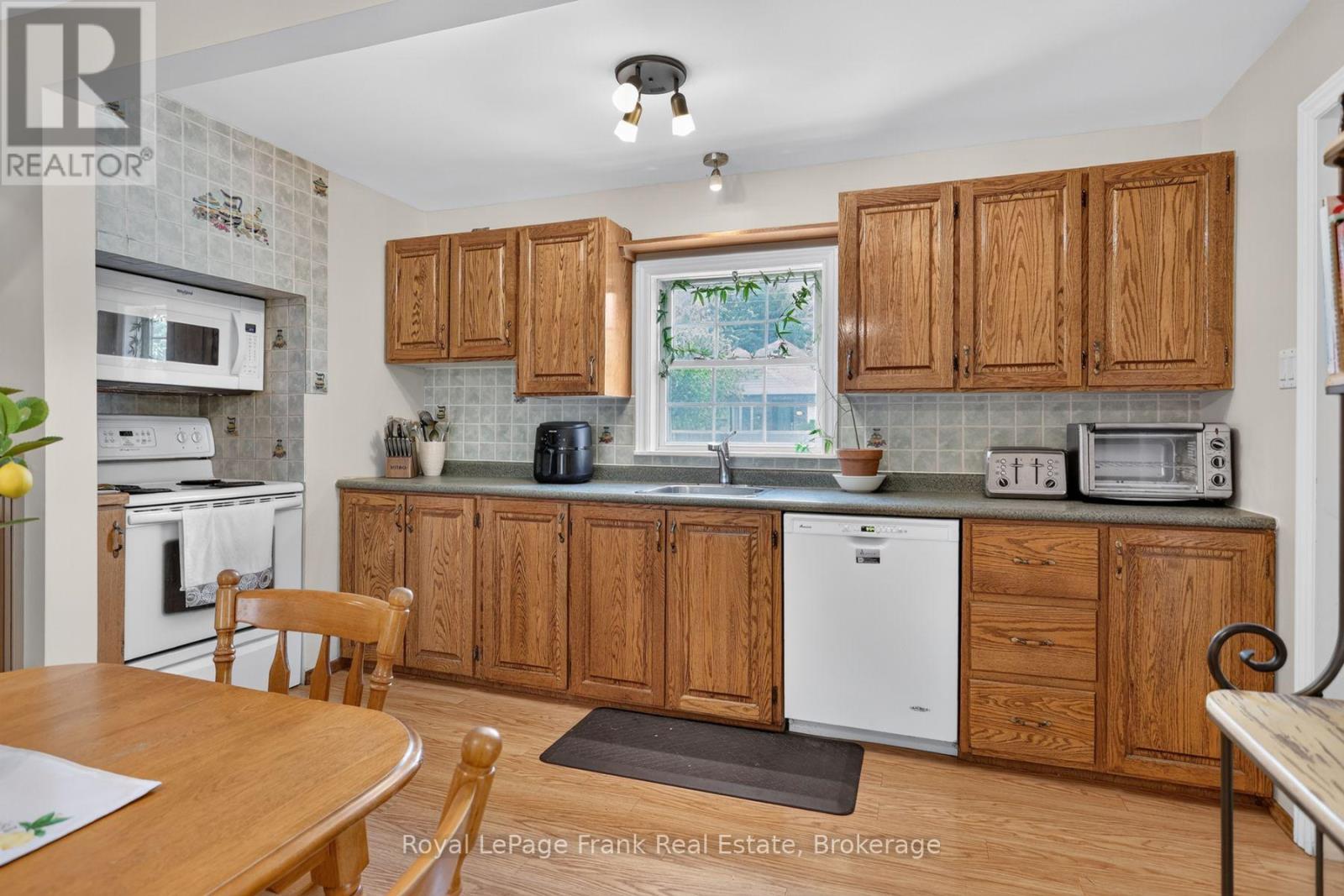 728 Hurley Street, Peterborough (Otonabee Ward 1), Ontario  K9J 3A9 - Photo 7 - X13724810