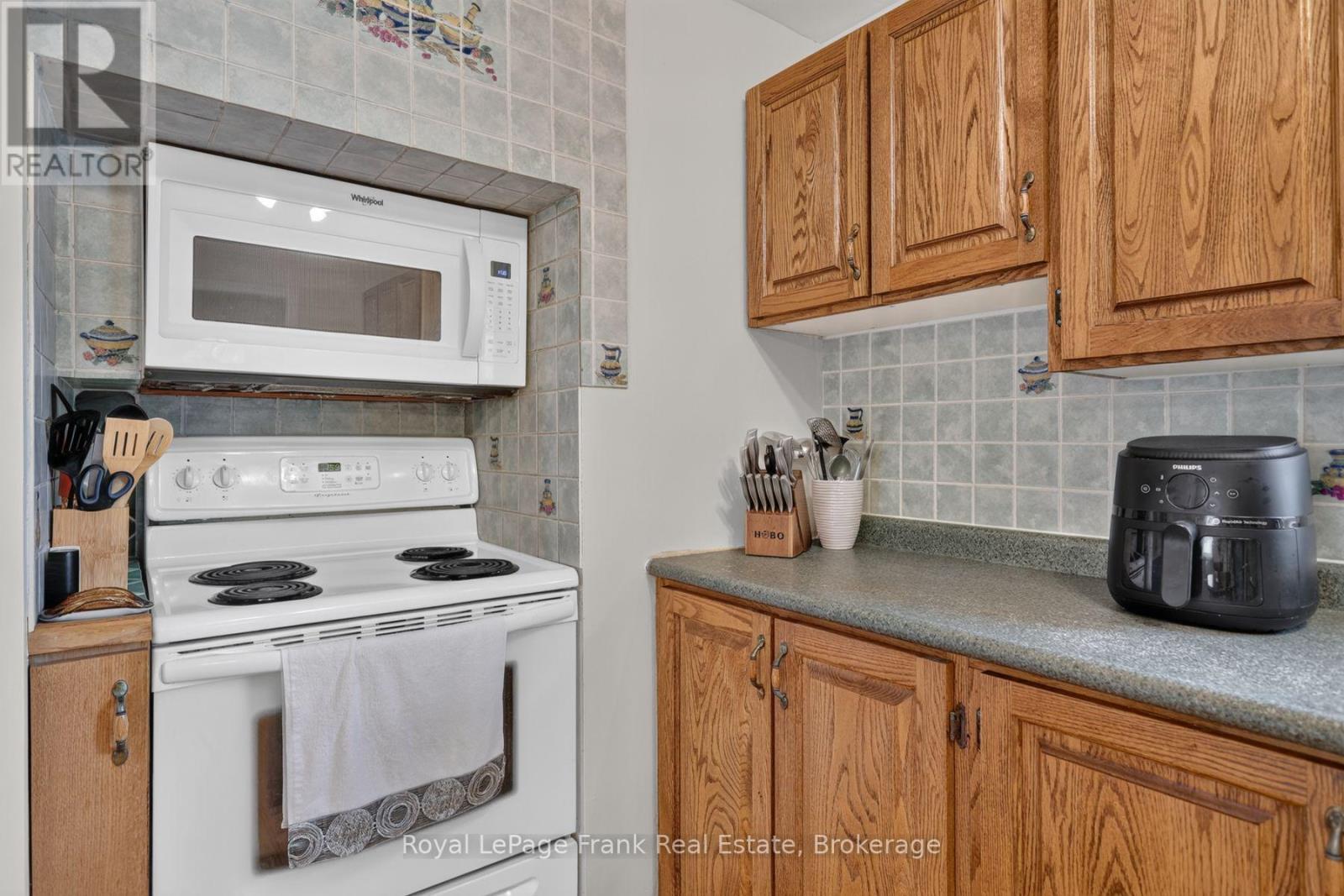 728 Hurley Street, Peterborough (Otonabee Ward 1), Ontario  K9J 3A9 - Photo 9 - X13724810