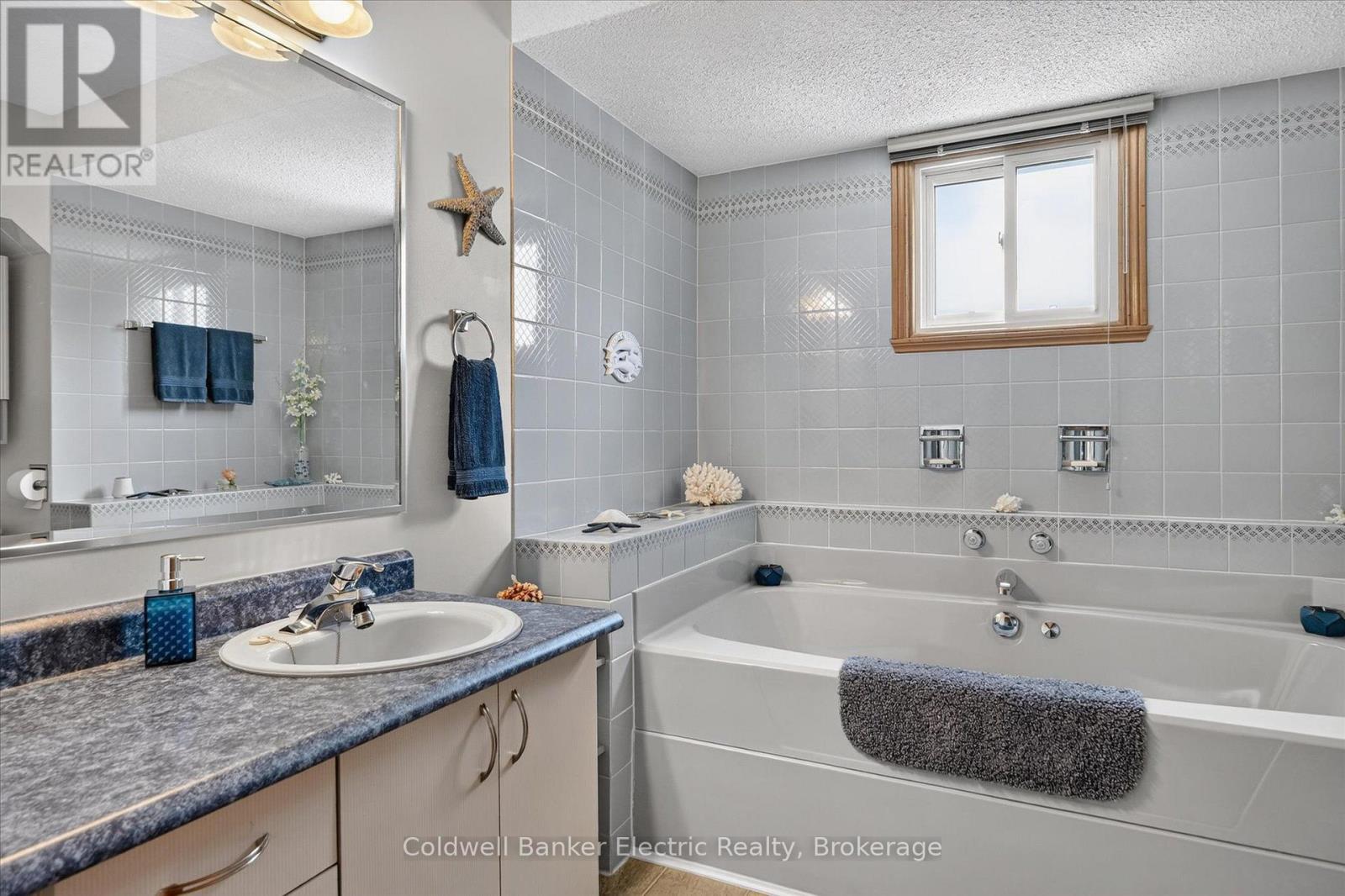 948 Smithside Court, Peterborough (Monaghan Ward 2), Ontario  K9J 8E2 - Photo 23 - X13729070