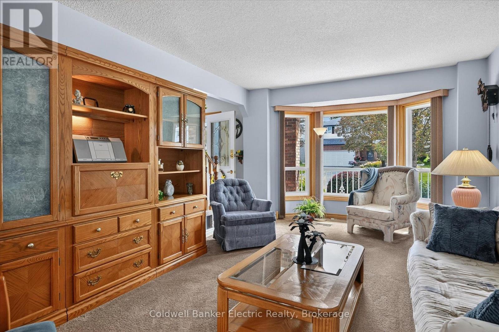 948 Smithside Court, Peterborough (Monaghan Ward 2), Ontario  K9J 8E2 - Photo 4 - X13729070
