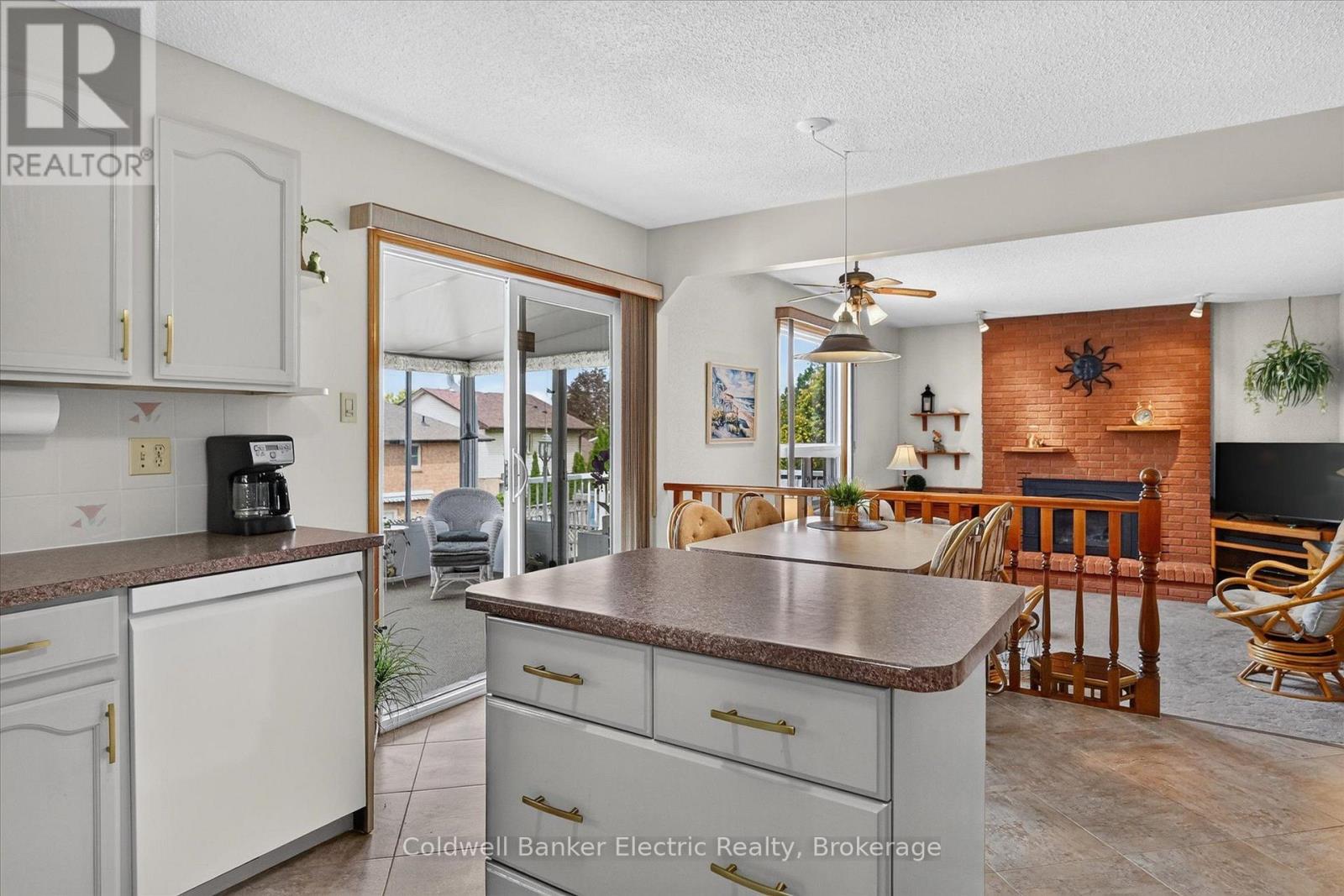 948 Smithside Court, Peterborough (Monaghan Ward 2), Ontario  K9J 8E2 - Photo 6 - X13729070