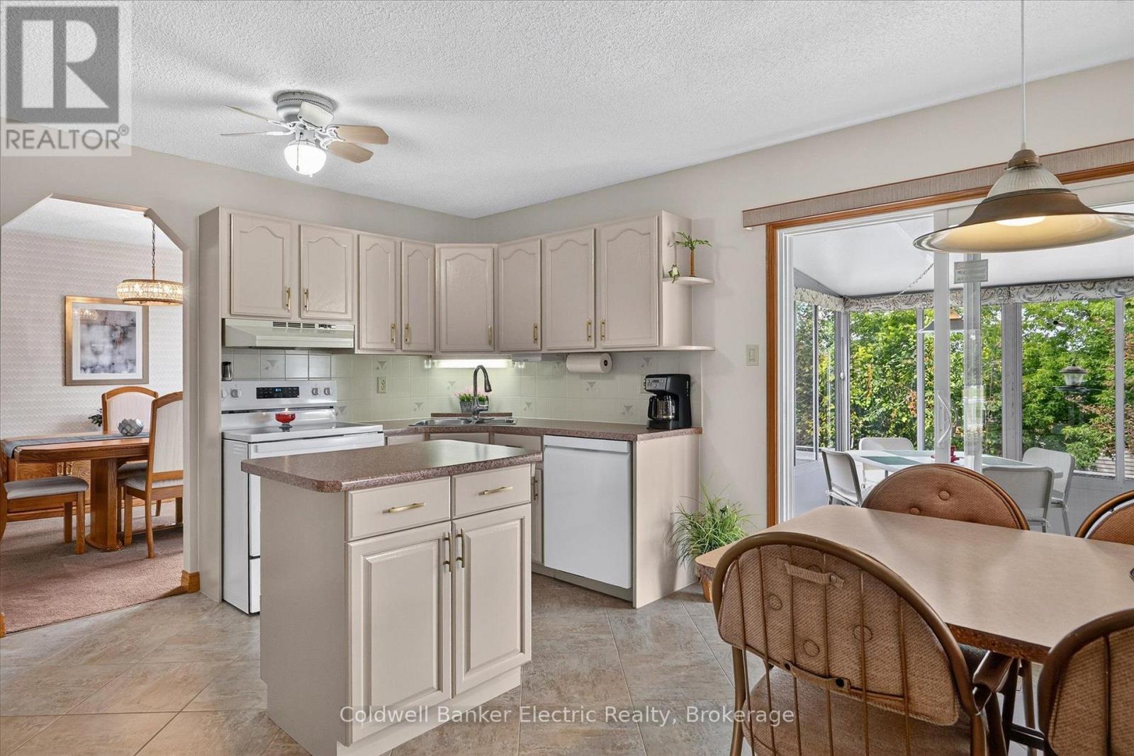 948 Smithside Court, Peterborough (Monaghan Ward 2), Ontario  K9J 8E2 - Photo 7 - X13729070