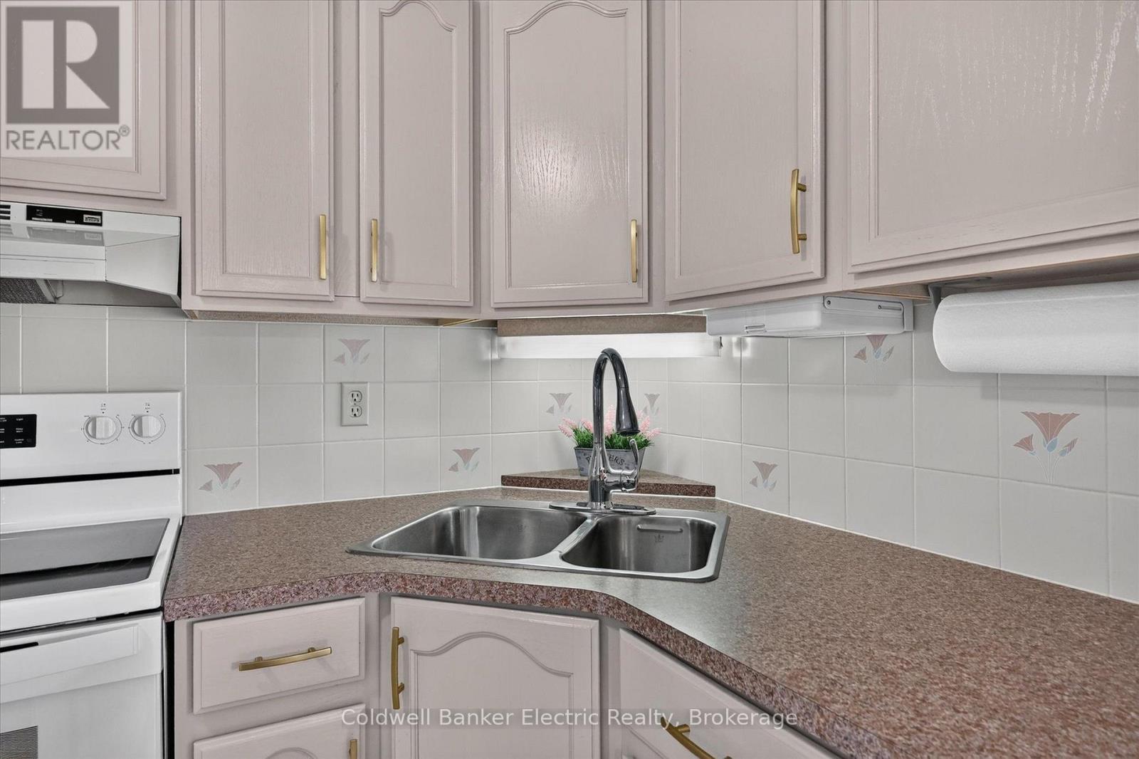 948 Smithside Court, Peterborough (Monaghan Ward 2), Ontario  K9J 8E2 - Photo 8 - X13729070
