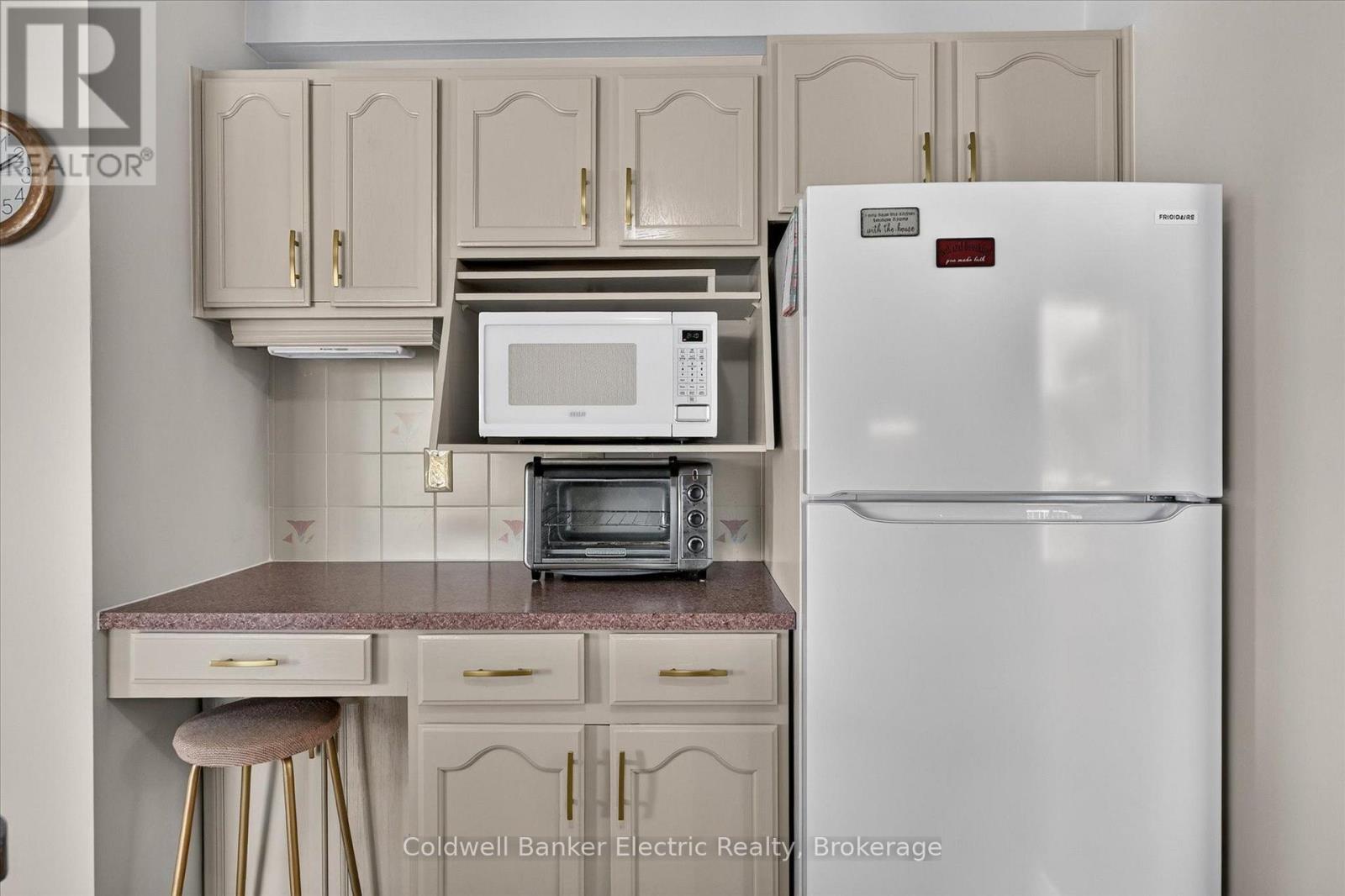 948 Smithside Court, Peterborough (Monaghan Ward 2), Ontario  K9J 8E2 - Photo 9 - X13729070