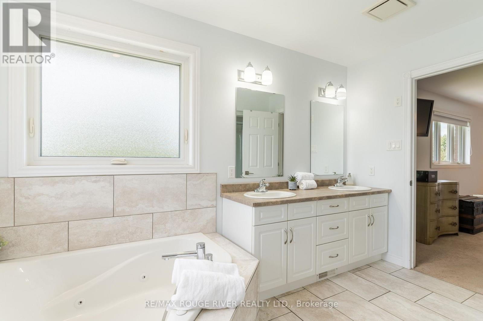 969 Avery Avenue, Peterborough (Monaghan Ward 2), Ontario  K9J 0G9 - Photo 21 - X13729186