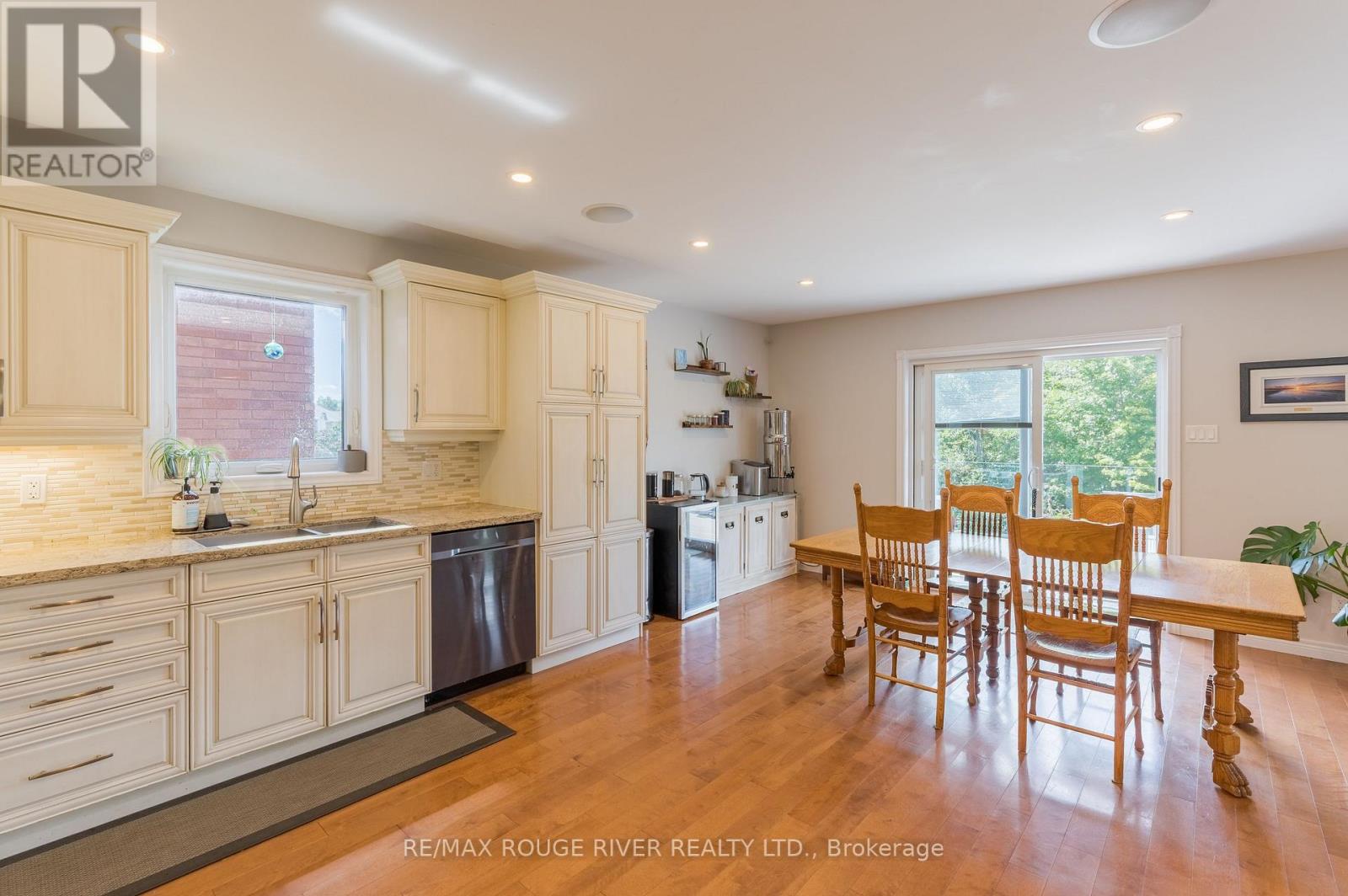 969 Avery Avenue, Peterborough (Monaghan Ward 2), Ontario  K9J 0G9 - Photo 4 - X13729186