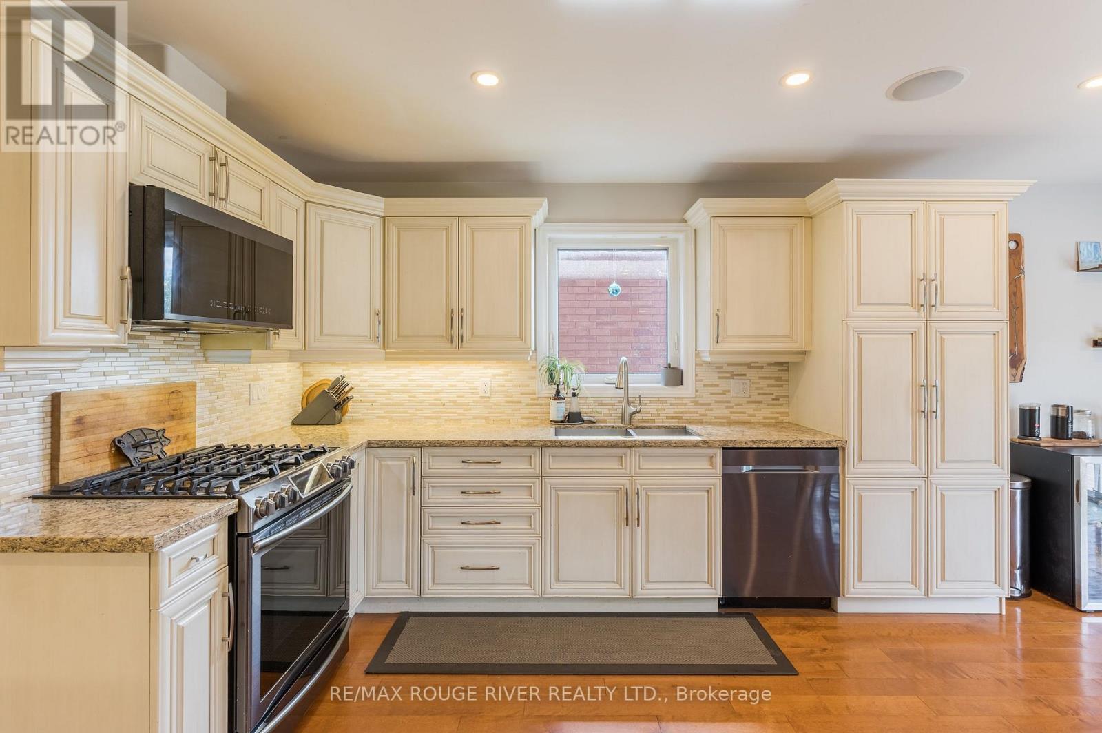 969 Avery Avenue, Peterborough (Monaghan Ward 2), Ontario  K9J 0G9 - Photo 5 - X13729186
