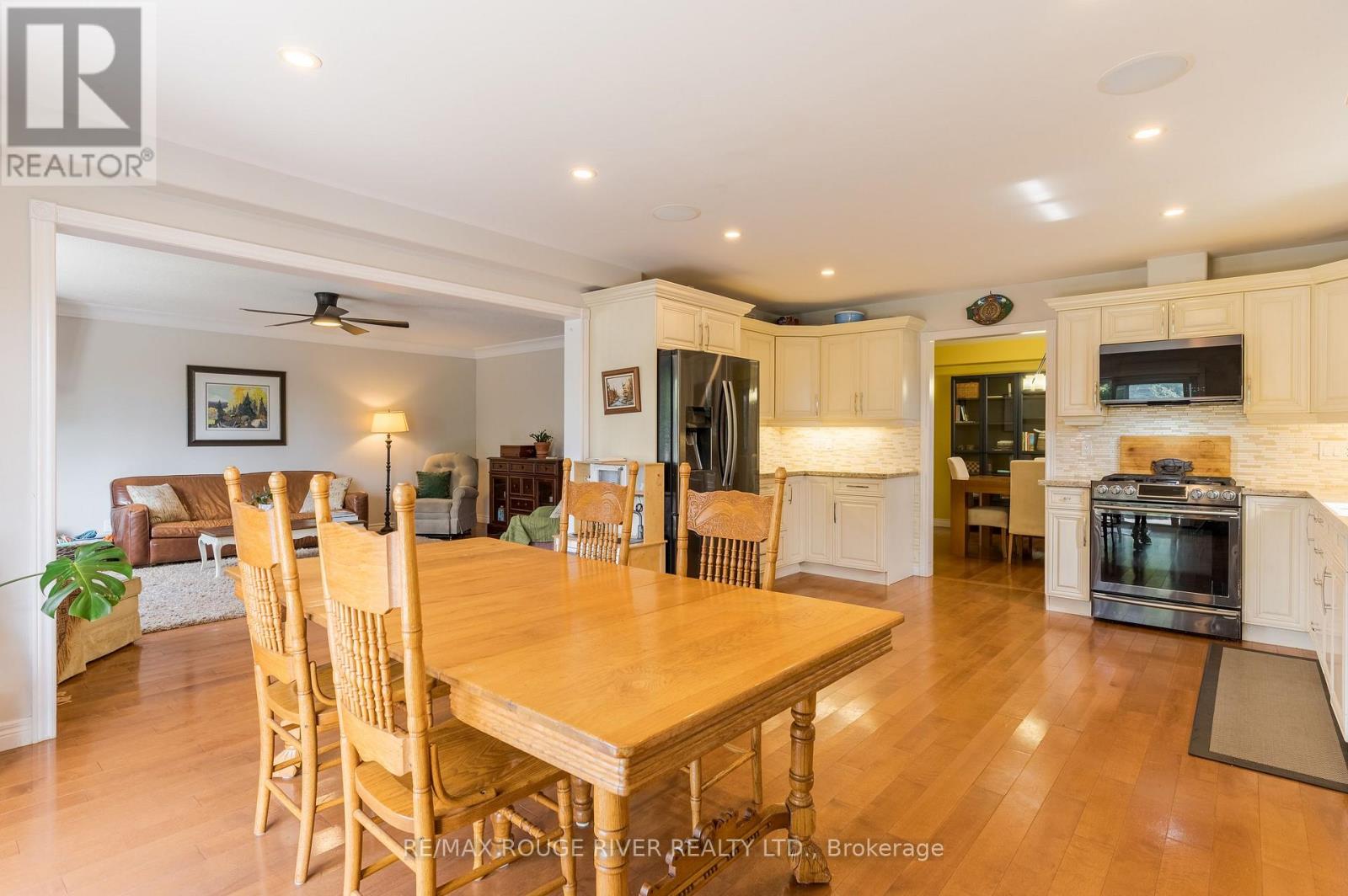 969 Avery Avenue, Peterborough (Monaghan Ward 2), Ontario  K9J 0G9 - Photo 8 - X13729186