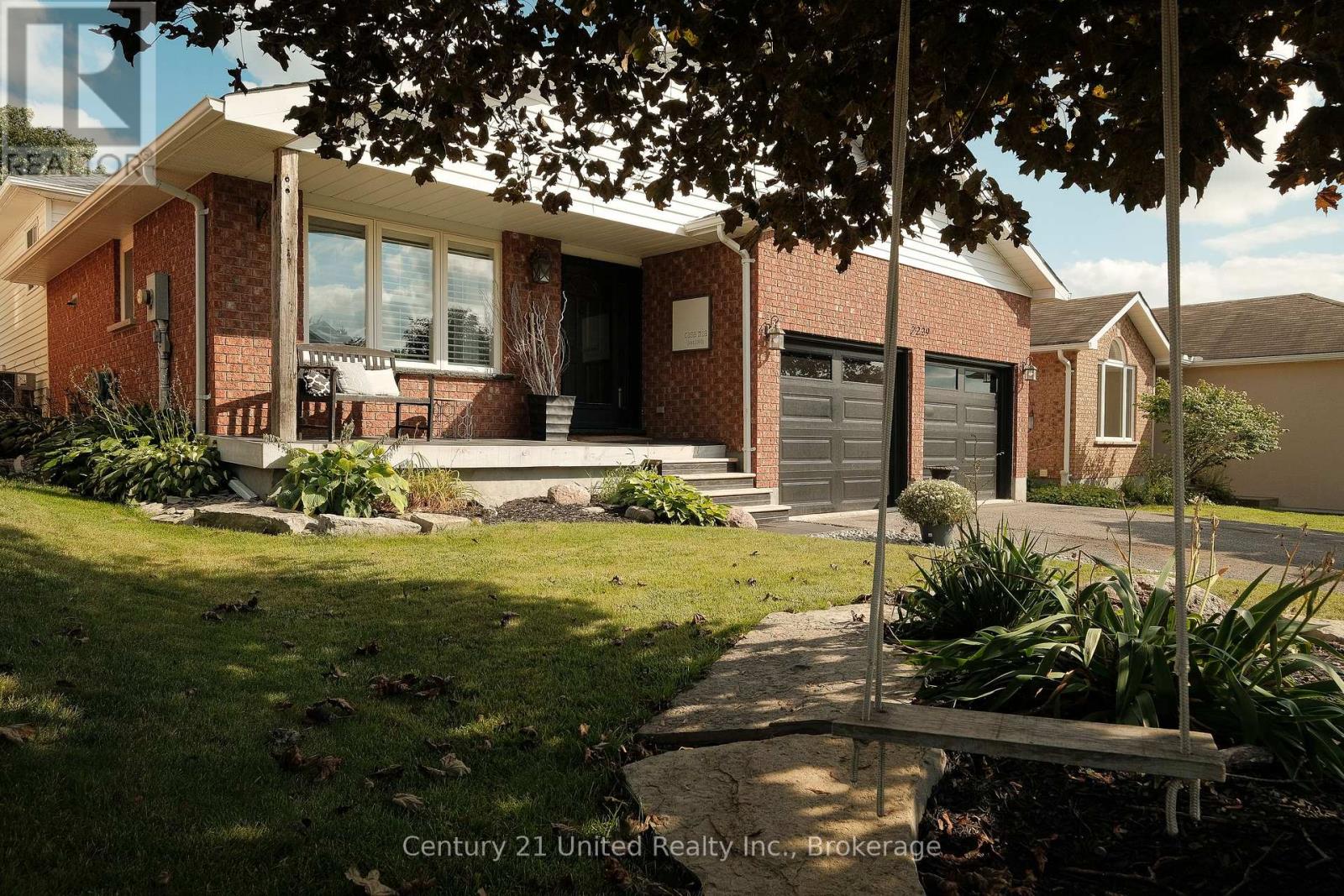 2229 Lorraine Drive, Peterborough (Northcrest Ward 5), Ontario  K9L 1Y6 - Photo 2 - X13731020