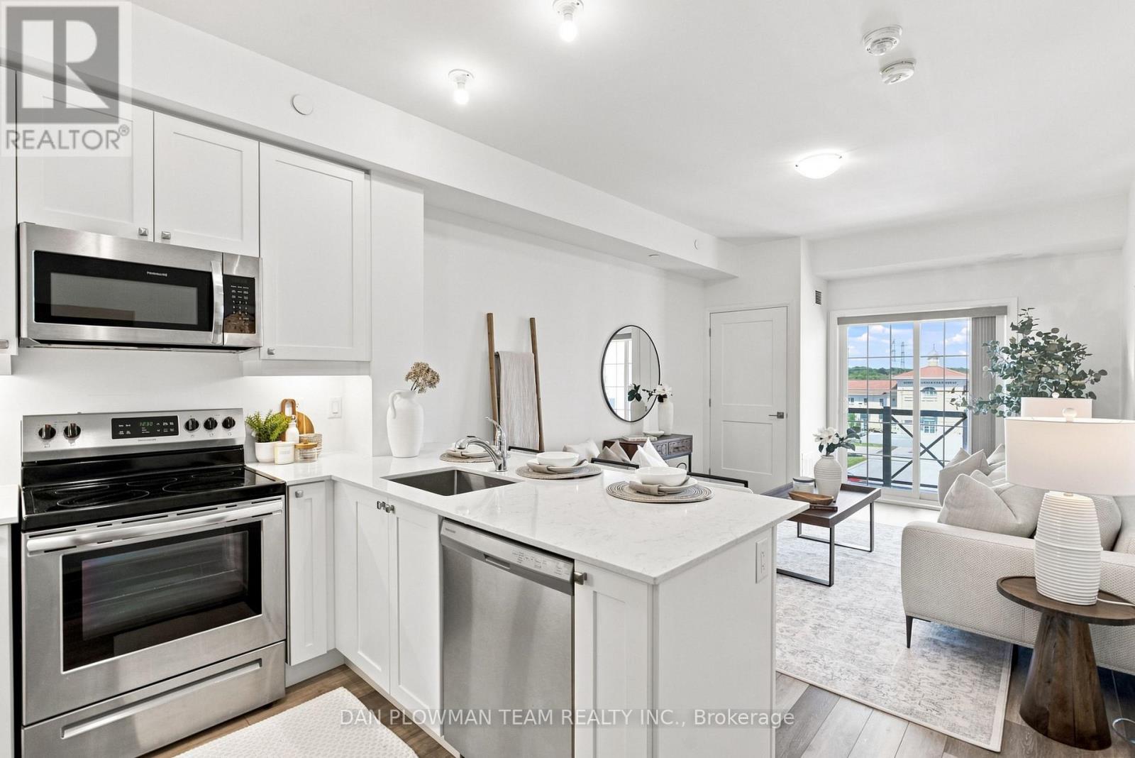 424 - 50 Lakebreeze Drive, Clarington (Newcastle), Ontario  L1B 0V9 - Photo 2 - E13731786