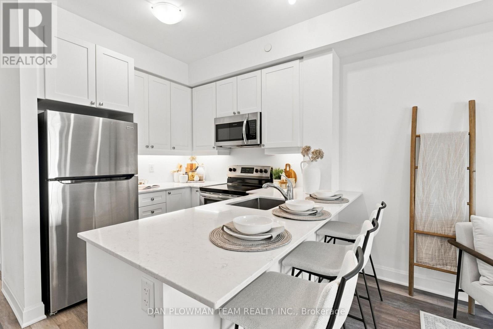 424 - 50 Lakebreeze Drive, Clarington (Newcastle), Ontario  L1B 0V9 - Photo 3 - E13731786