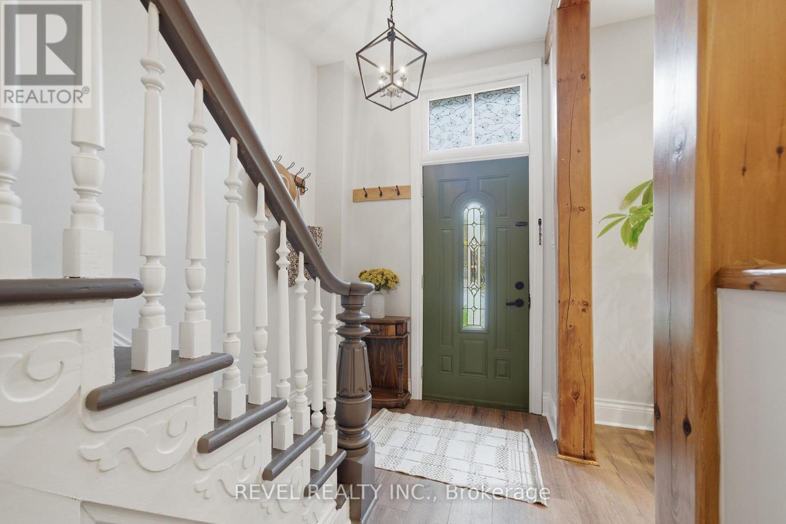 52 Cambridge Street N, Kawartha Lakes (Lindsay), Ontario  K9V 4C7 - Photo 2 - X13732394