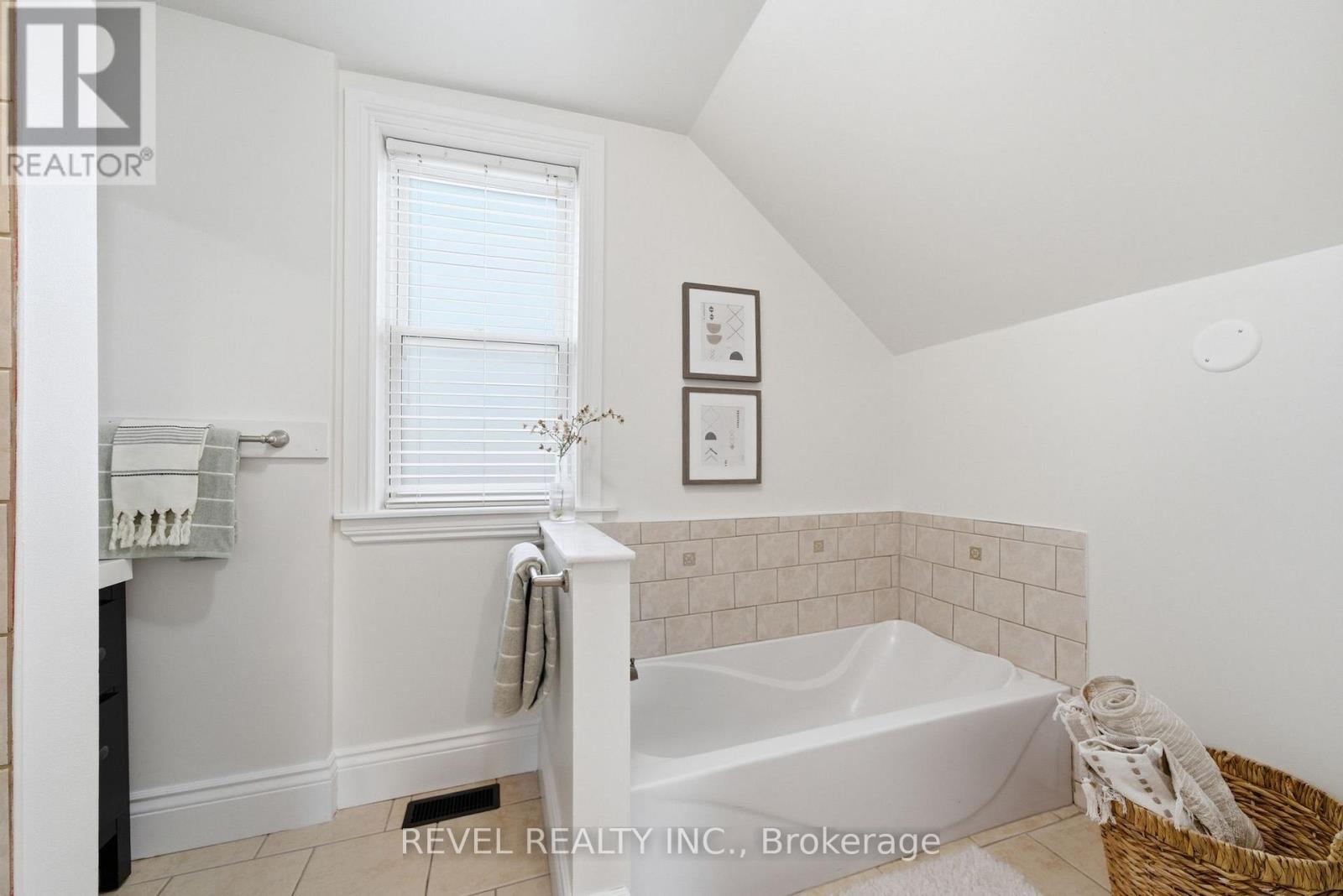 52 Cambridge Street N, Kawartha Lakes (Lindsay), Ontario  K9V 4C7 - Photo 32 - X13732394