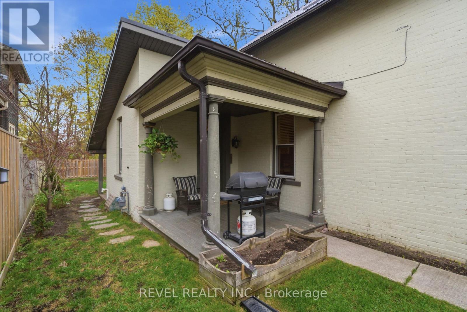 52 Cambridge Street N, Kawartha Lakes (Lindsay), Ontario  K9V 4C7 - Photo 39 - X13732394