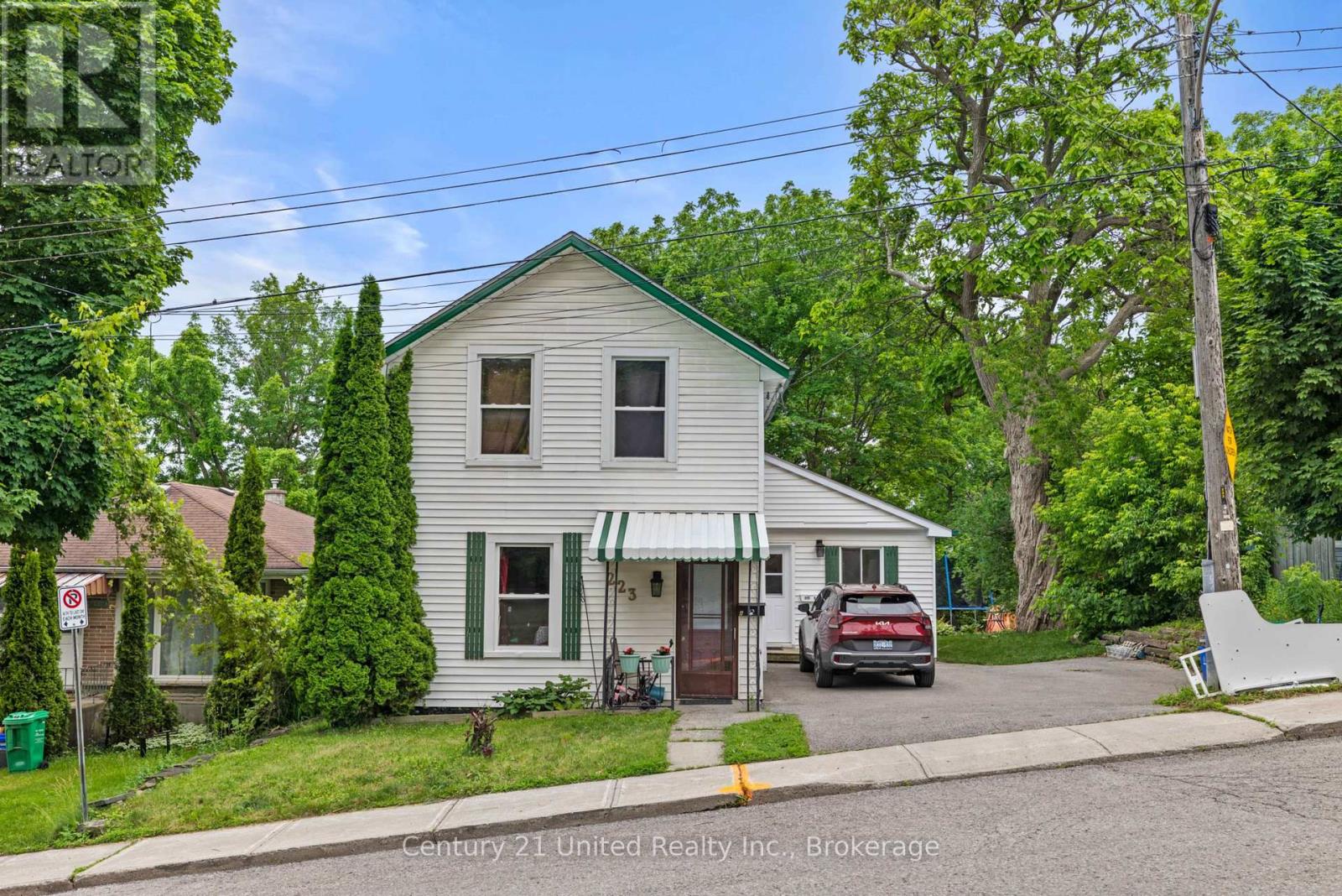 223 Antrim Street, Peterborough (Town Ward 3), Ontario  K9H 3G5 - Photo 2 - X13733336