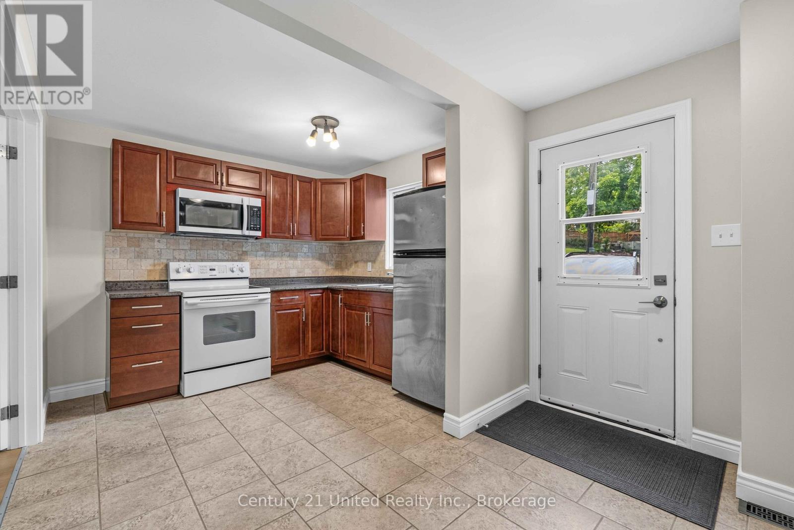 223 Antrim Street, Peterborough (Town Ward 3), Ontario  K9H 3G5 - Photo 4 - X13733336