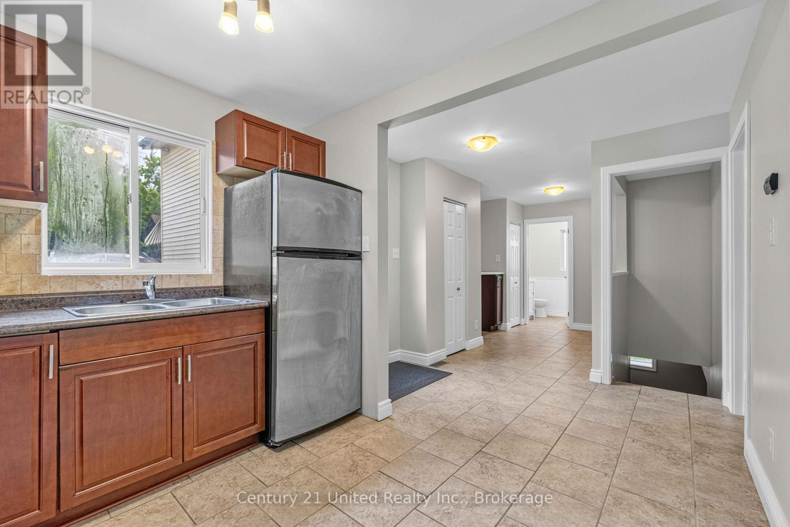 223 Antrim Street, Peterborough (Town Ward 3), Ontario  K9H 3G5 - Photo 5 - X13733336