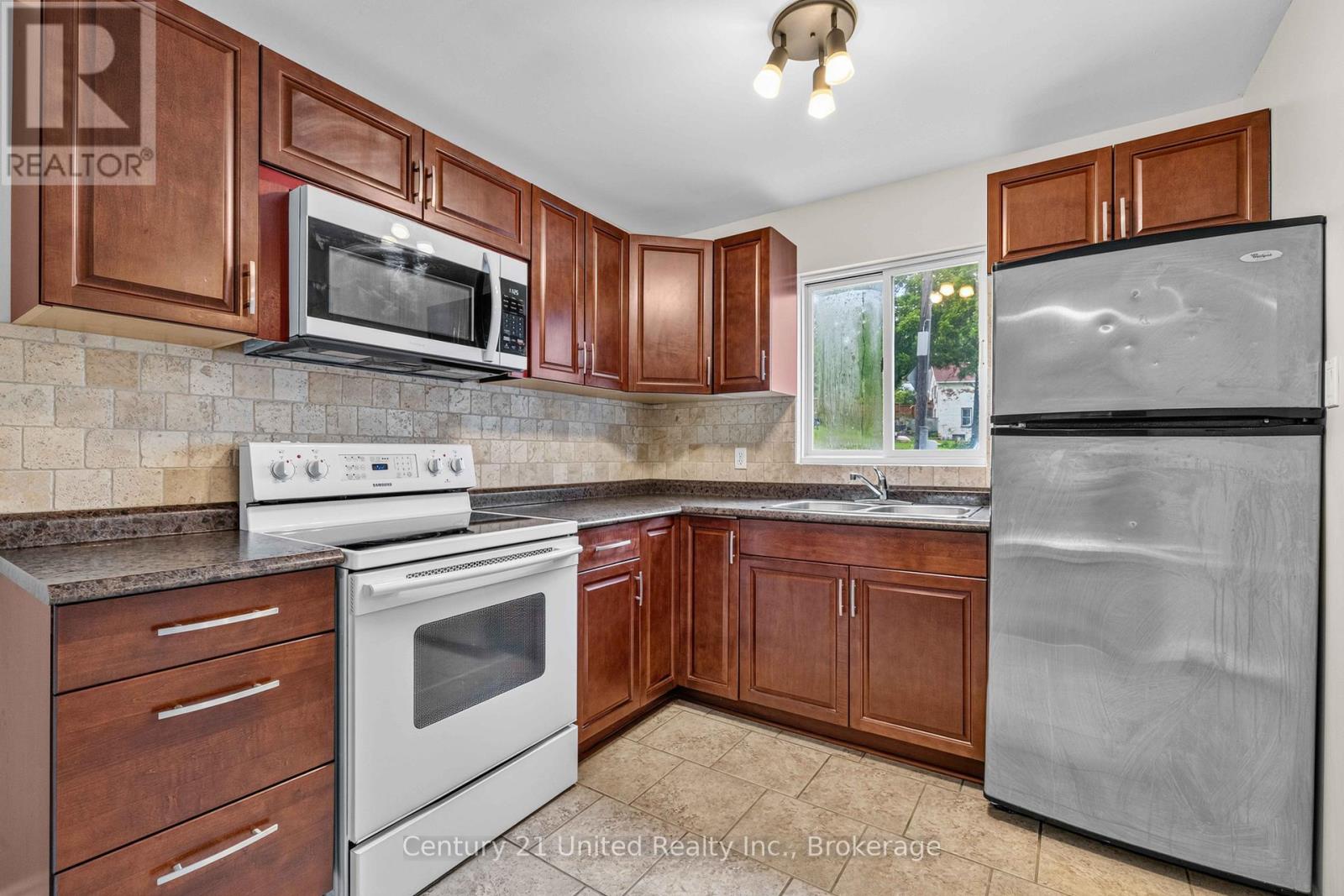223 Antrim Street, Peterborough (Town Ward 3), Ontario  K9H 3G5 - Photo 6 - X13733336