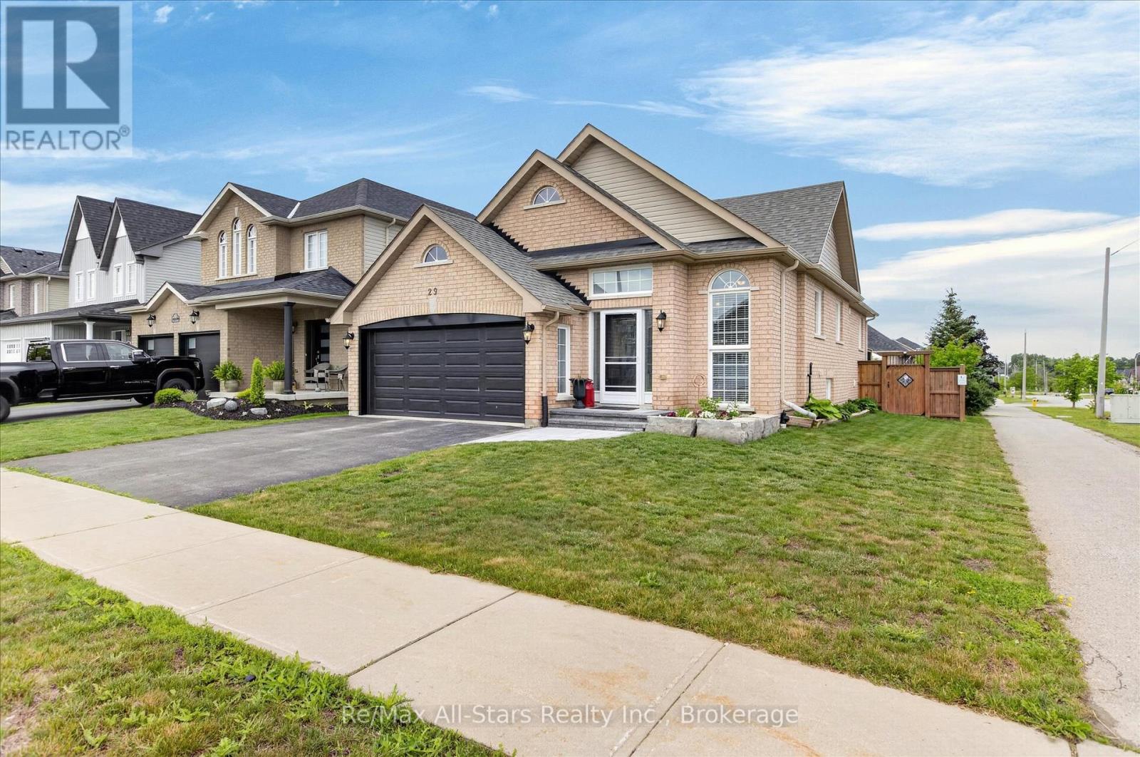 29 Gunsolus Road, Kawartha Lakes (Lindsay), Ontario  K9V 0E4 - Photo 2 - X13733448
