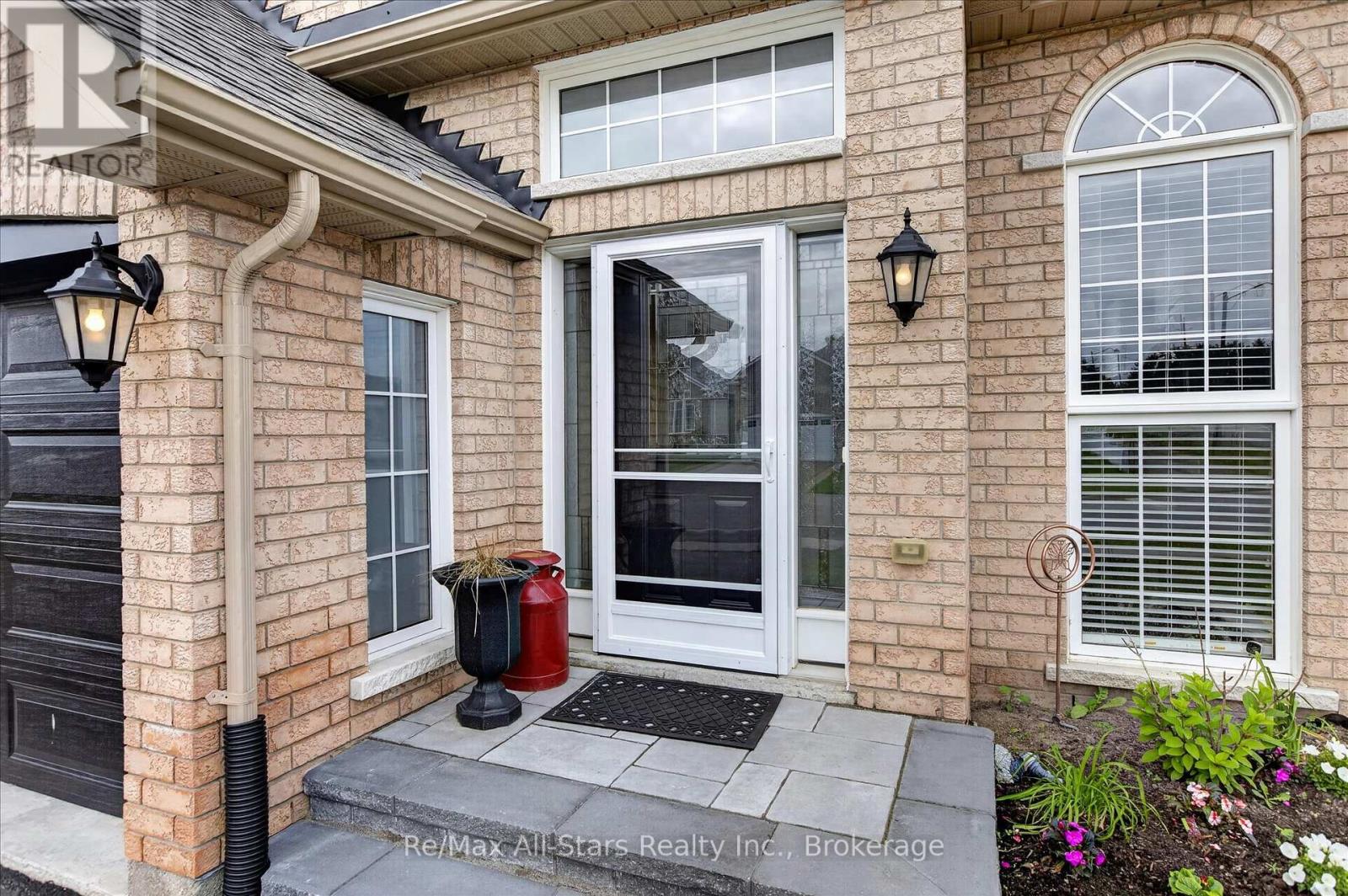 29 Gunsolus Road, Kawartha Lakes (Lindsay), Ontario  K9V 0E4 - Photo 3 - X13733448