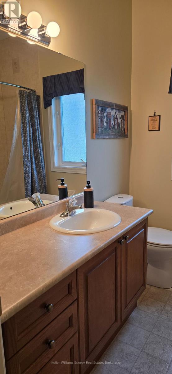 8 Hinkley Trail, Clarington (Newcastle), Ontario  L1B 1P4 - Photo 12 - E13733720