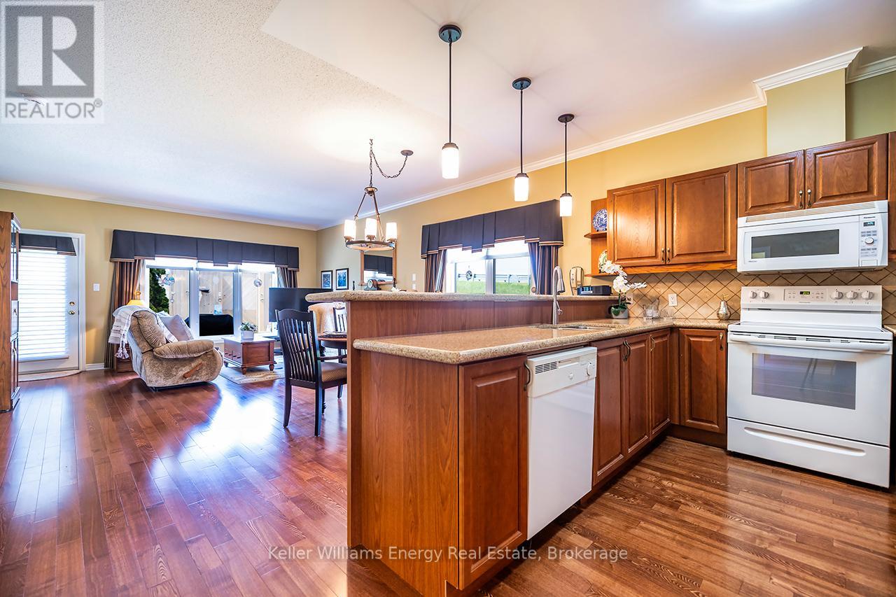 8 Hinkley Trail, Clarington (Newcastle), Ontario  L1B 1P4 - Photo 2 - E13733720