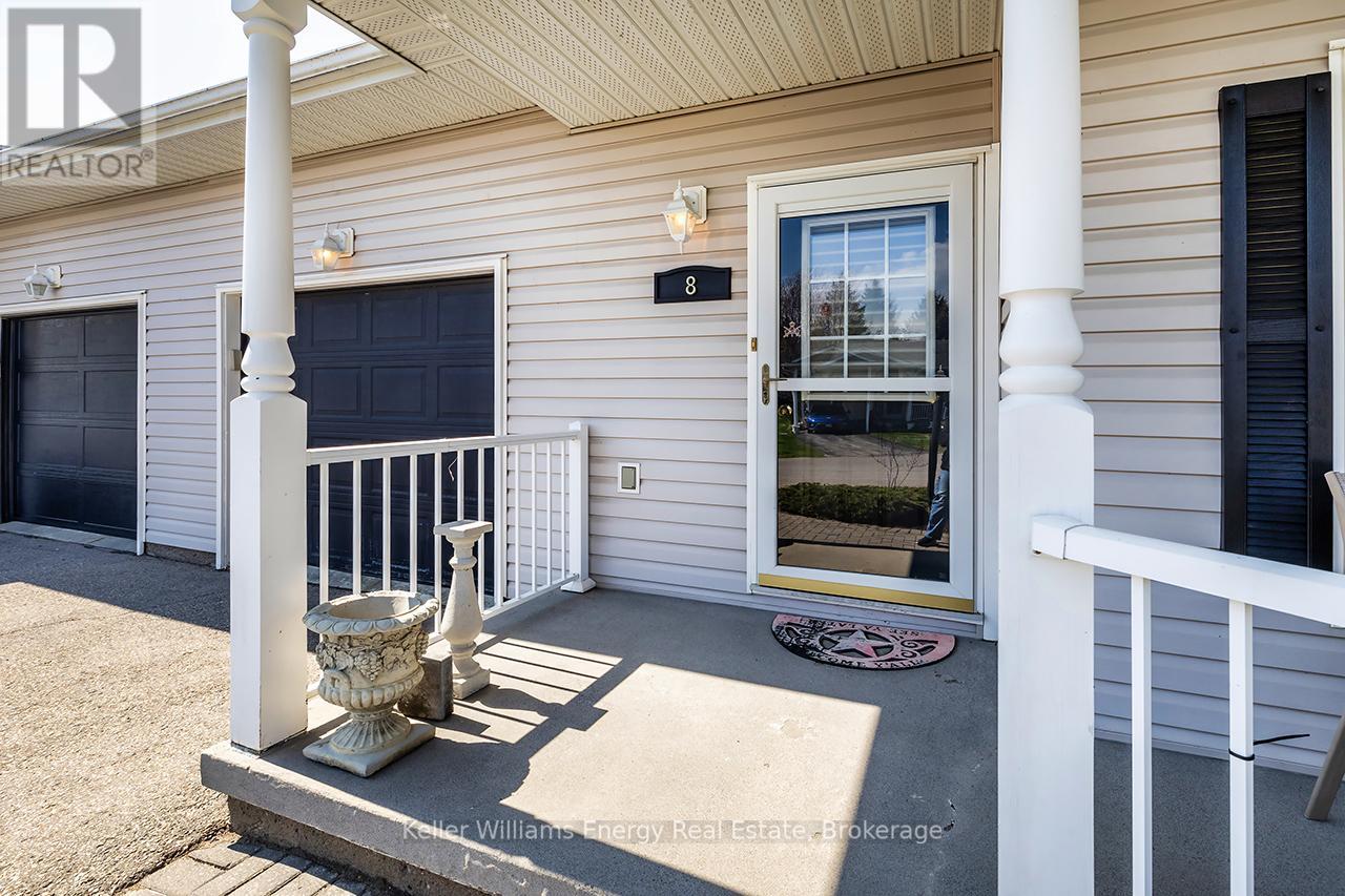 8 Hinkley Trail, Clarington (Newcastle), Ontario  L1B 1P4 - Photo 6 - E13733720