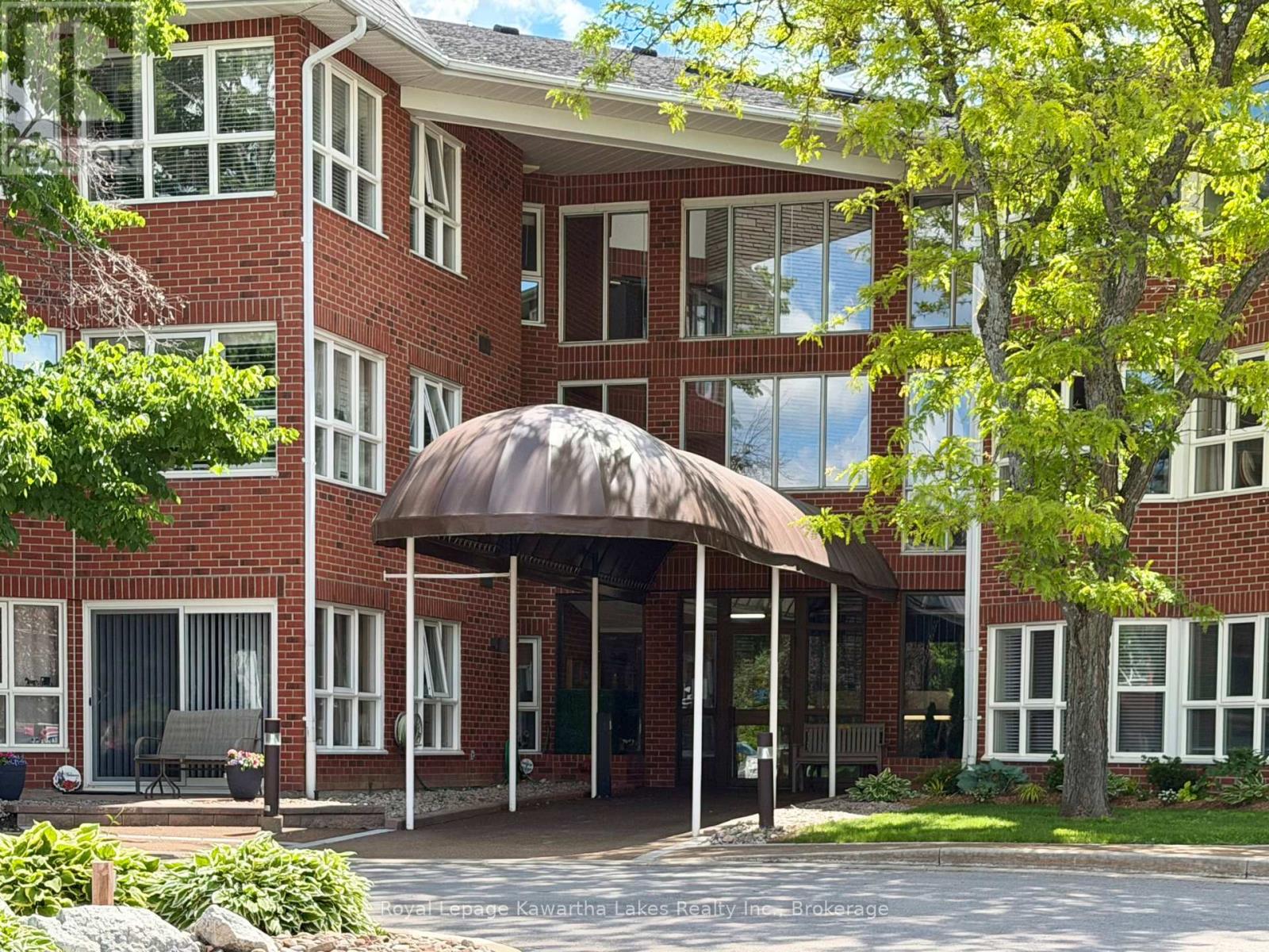 303 - 4 Heritage Way, Kawartha Lakes (Lindsay), Ontario  K9V 5Z2 - Photo 2 - X13735916