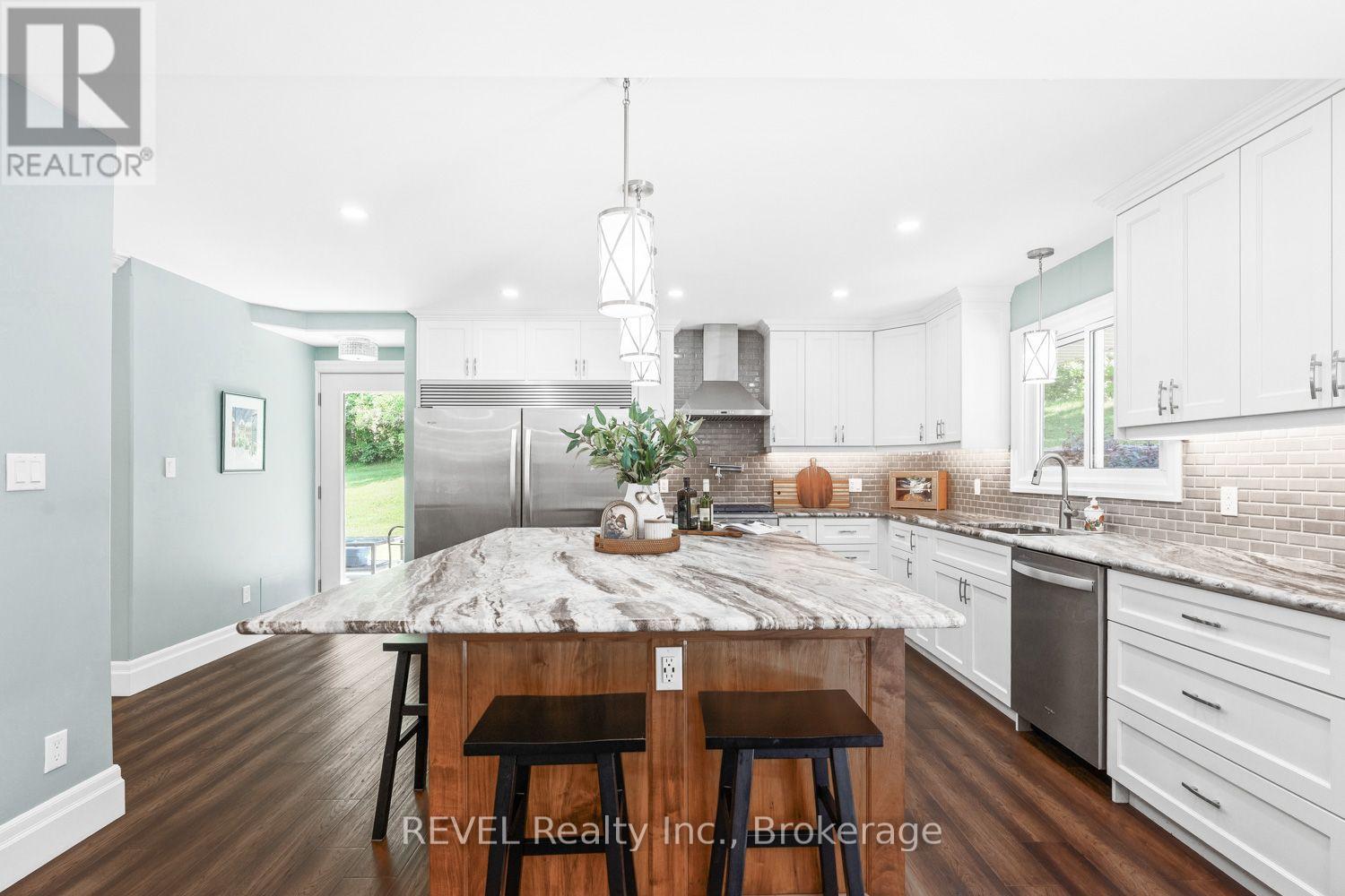 208 Ski Hill Road, Kawartha Lakes (Manvers), Ontario  L0A 1A0 - Photo 6 - X13736032