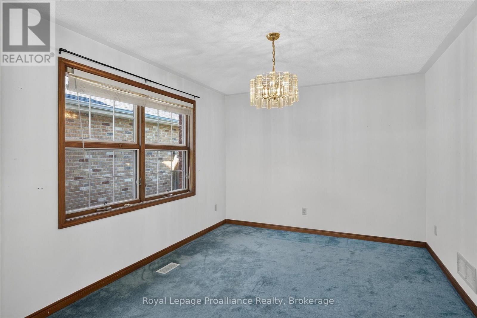 1664 Forster Avenue, Peterborough (Otonabee Ward 1), Ontario  K9K 2G6 - Photo 11 - X13736310