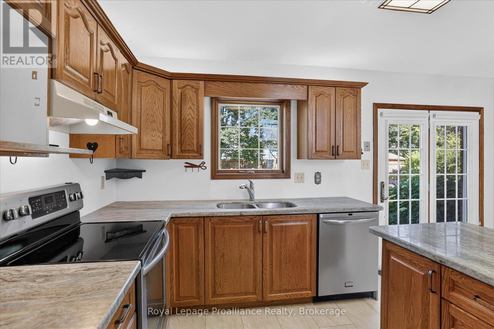1664 Forster Avenue, Peterborough (Otonabee Ward 1), Ontario  K9K 2G6 - Photo 14 - X13736310
