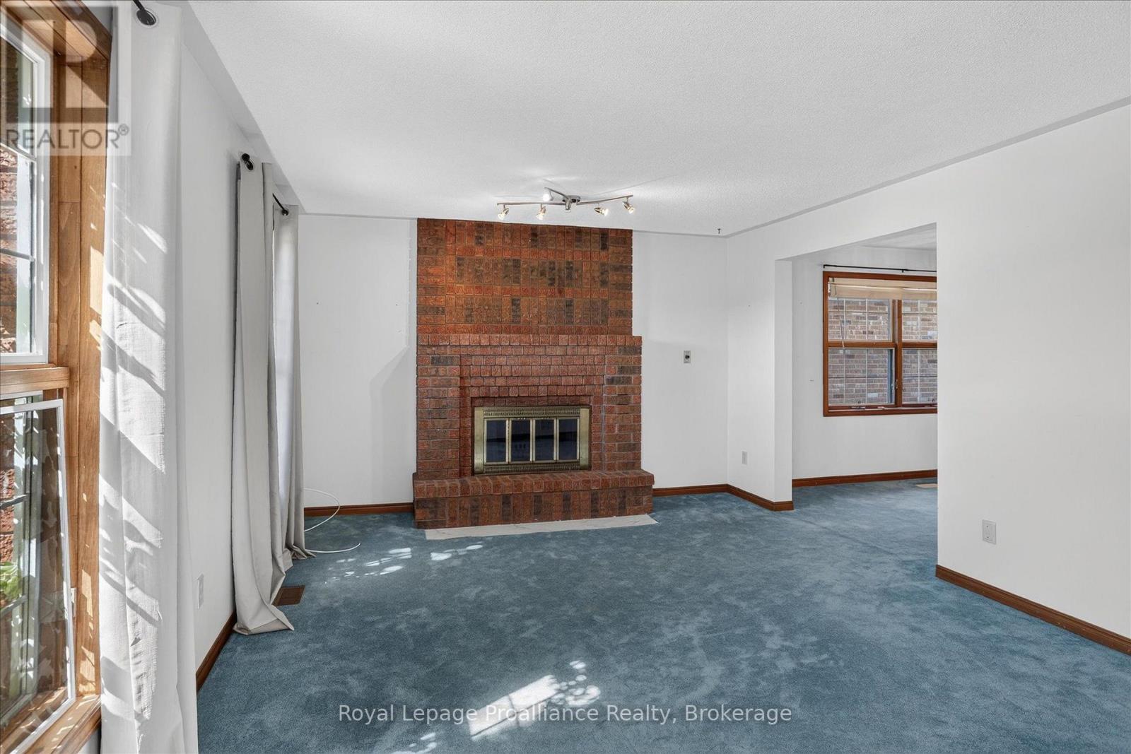 1664 Forster Avenue, Peterborough (Otonabee Ward 1), Ontario  K9K 2G6 - Photo 6 - X13736310