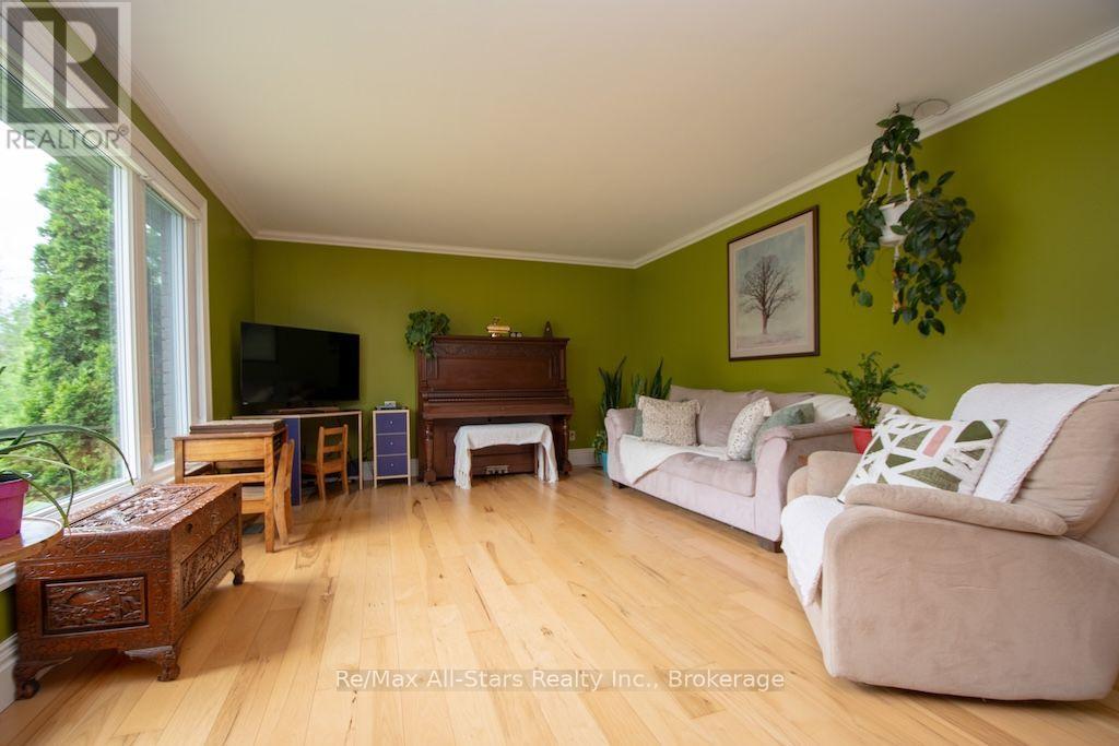 1571 Elm Tree Road, Kawartha Lakes (Lindsay), Ontario  K9V 4R1 - Photo 4 - X13736316