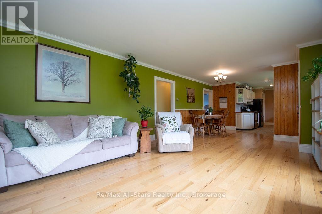 1571 Elm Tree Road, Kawartha Lakes (Lindsay), Ontario  K9V 4R1 - Photo 6 - X13736316