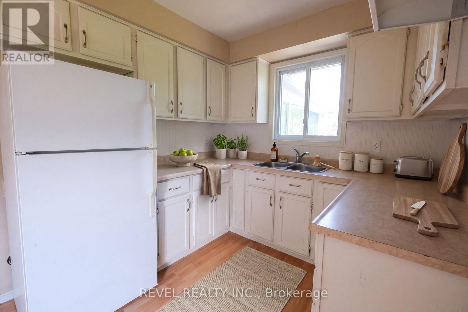 176 Towerhill Road, Peterborough (Northcrest Ward 5), Ontario  K9H 7M8 - Photo 8 - X13737984