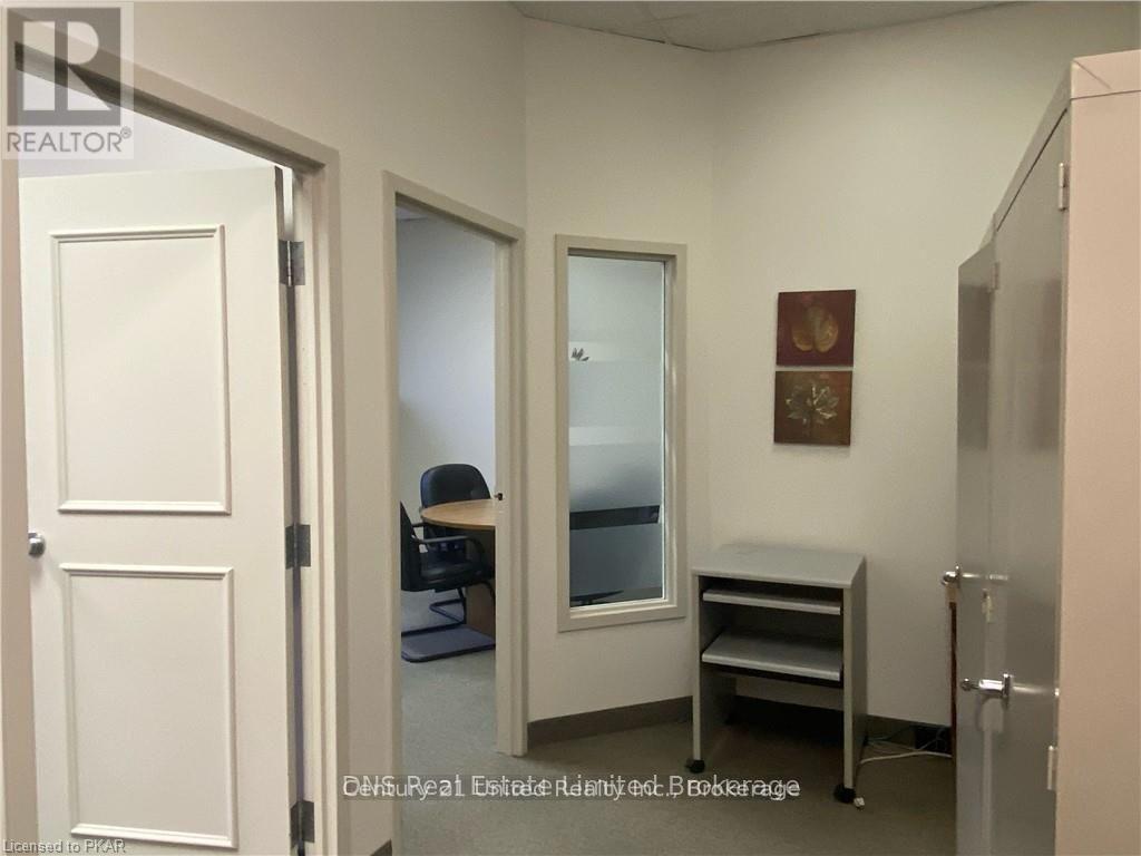 303 - 159 King Street, Peterborough (Town Ward 3), Ontario  K9J 2R8 - Photo 4 - X13739986