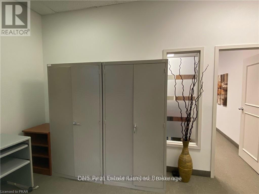 303 - 159 King Street, Peterborough (Town Ward 3), Ontario  K9J 2R8 - Photo 6 - X13739986