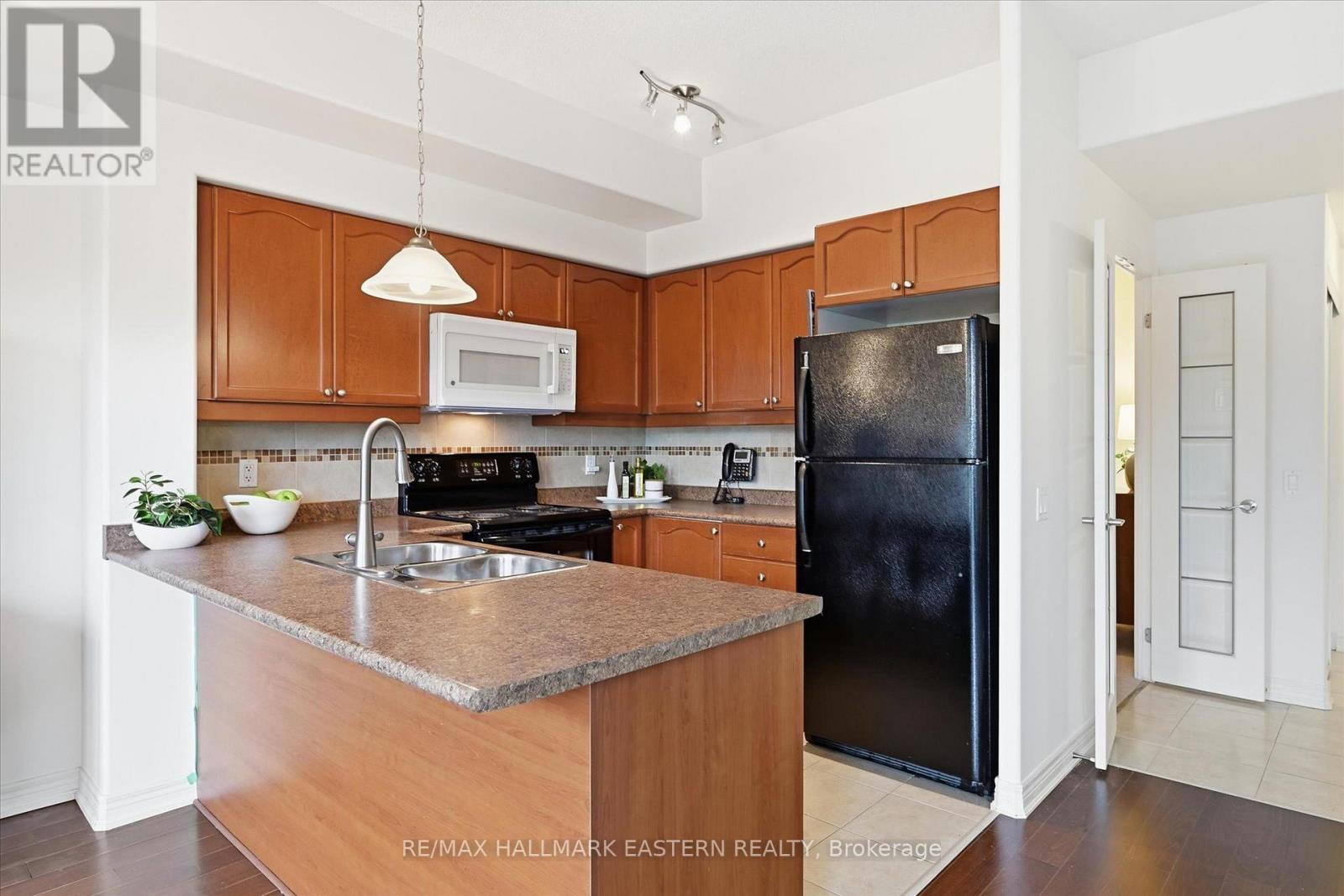 Ph16 - 869 Clonsilla Avenue, Peterborough (Otonabee Ward 1), Ontario  K9J 0B7 - Photo 8 - X13742658