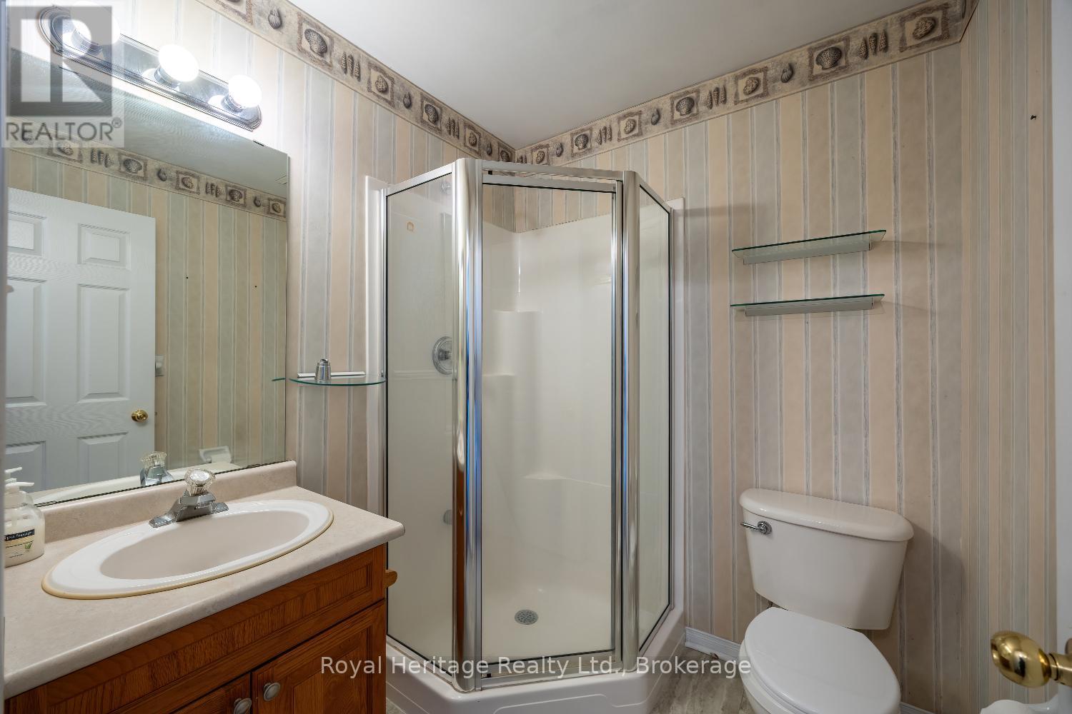 118 Bluffs Road, Clarington (Newcastle), Ontario  L1B 1A8 - Photo 14 - E13744026