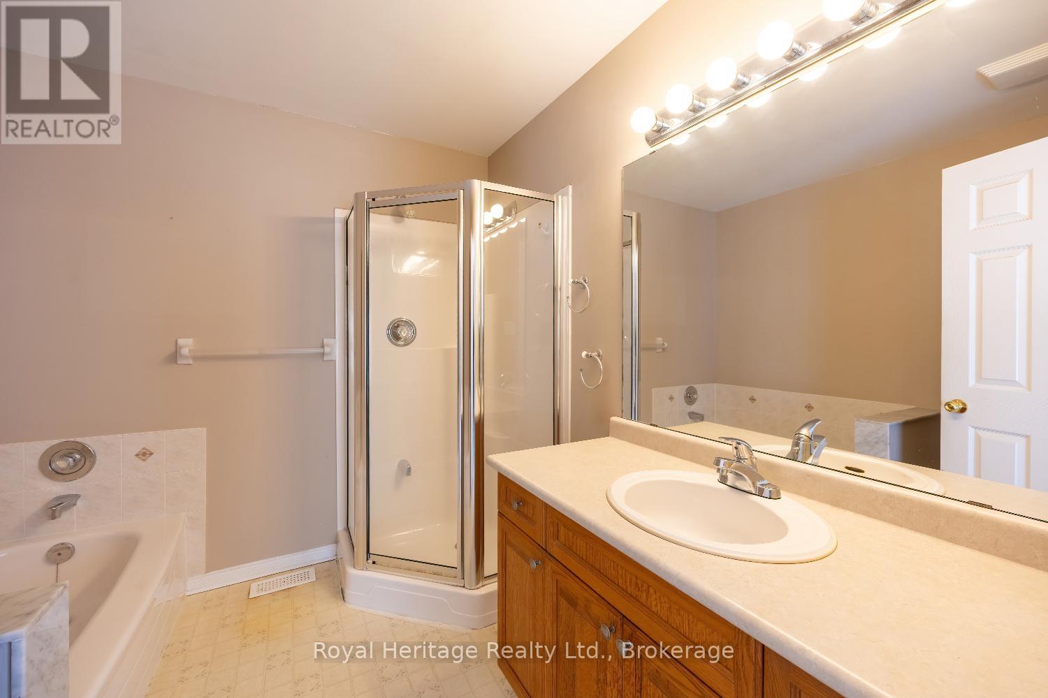 118 Bluffs Road, Clarington (Newcastle), Ontario  L1B 1A8 - Photo 19 - E13744026