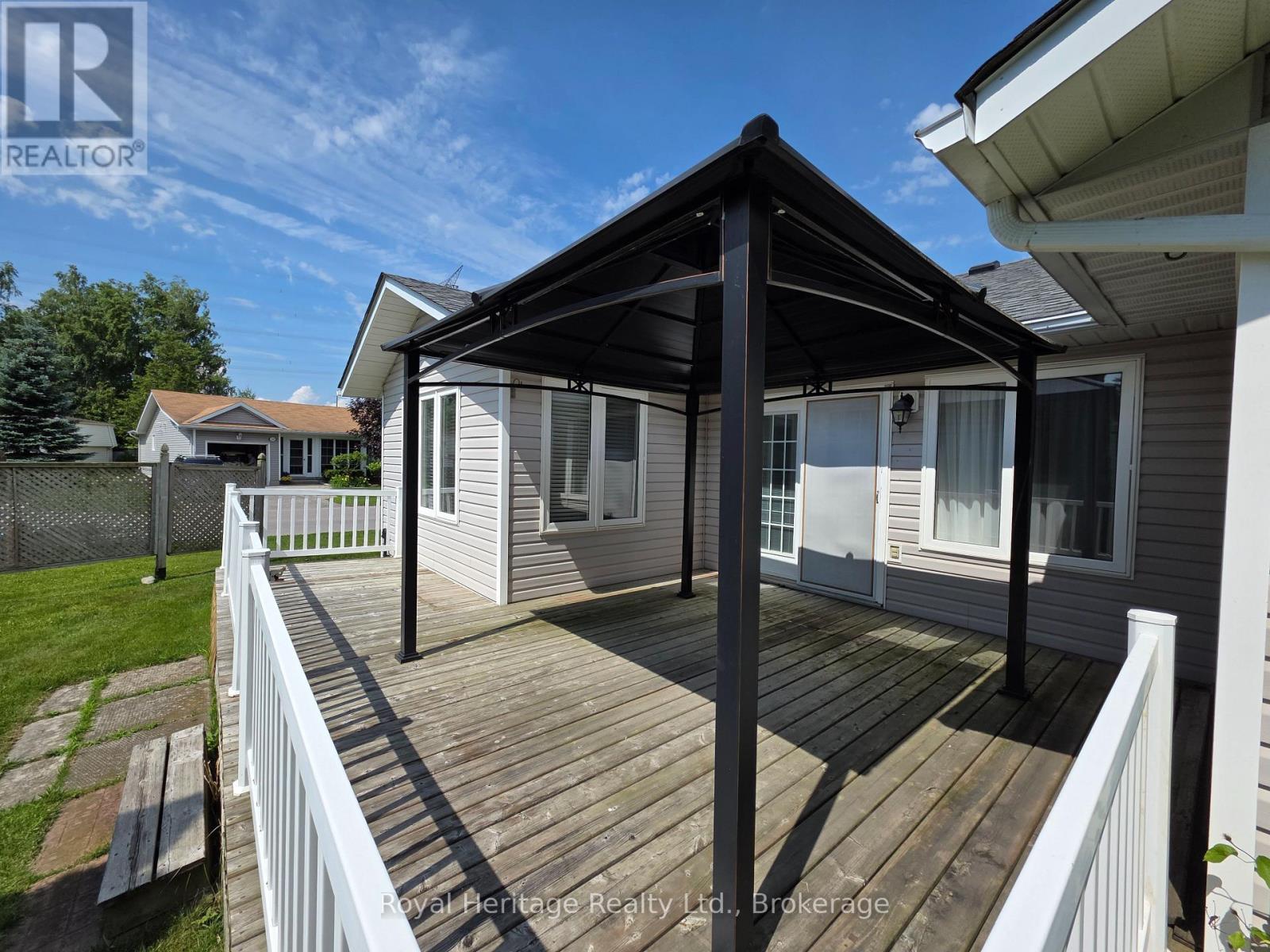 118 Bluffs Road, Clarington (Newcastle), Ontario  L1B 1A8 - Photo 24 - E13744026