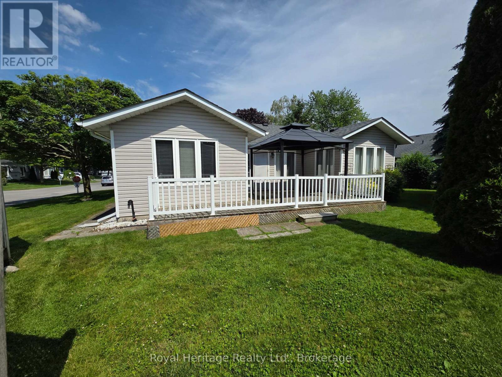 118 Bluffs Road, Clarington (Newcastle), Ontario  L1B 1A8 - Photo 25 - E13744026